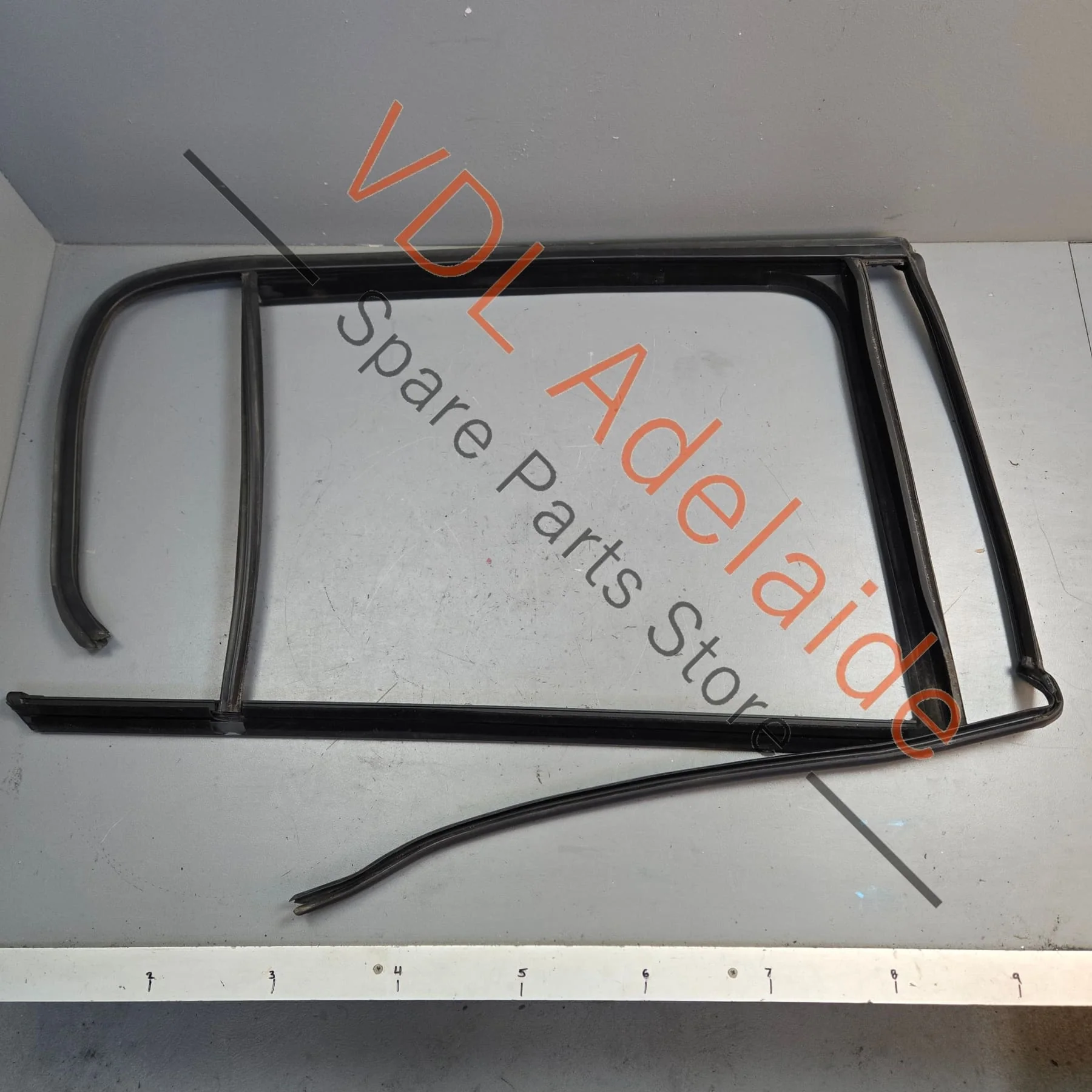 VW Golf MK7 Rear Right Door Frame Window Rubber 5G4839432J 5AP