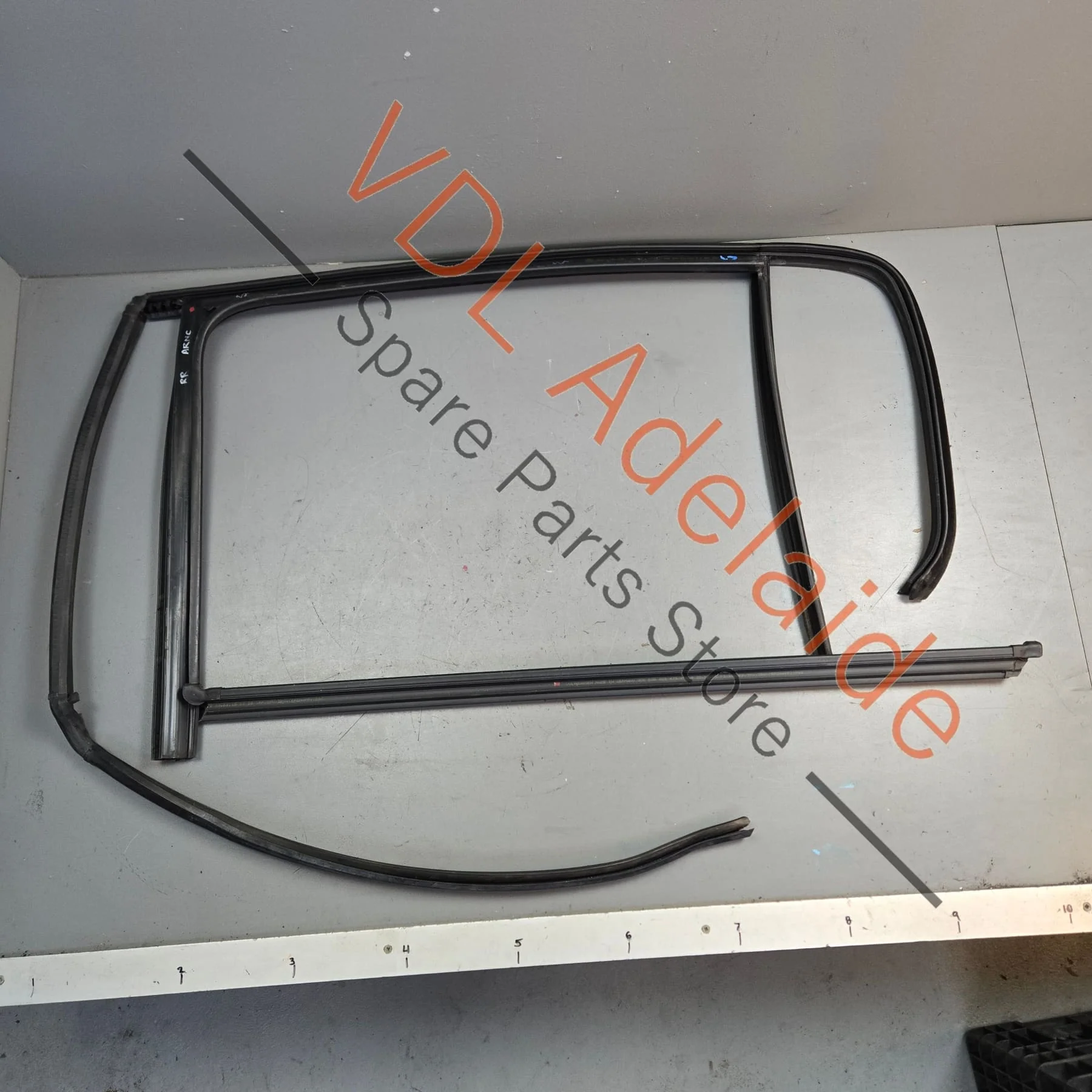 VW Golf MK7 Rear Right Door Frame Window Rubber 5G4839432J 5AP - Image 3