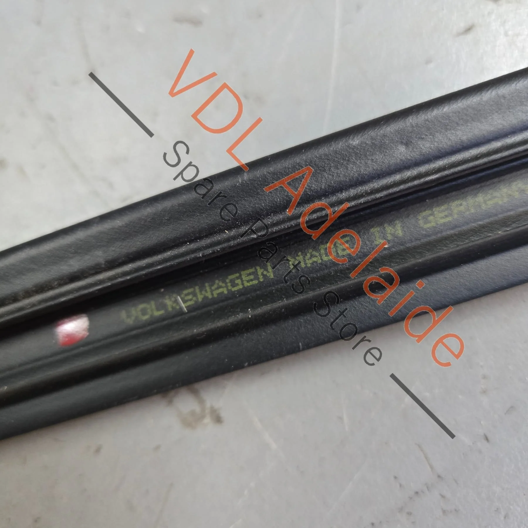 VW Golf MK7 Rear Right Door Frame Window Rubber 5G4839432J 5AP - Image 5