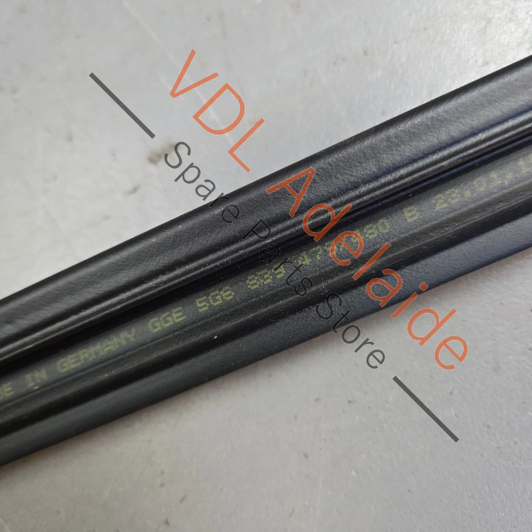 VW Golf MK7 Rear Right Door Frame Window Rubber 5G4839432J 5AP - Image 6