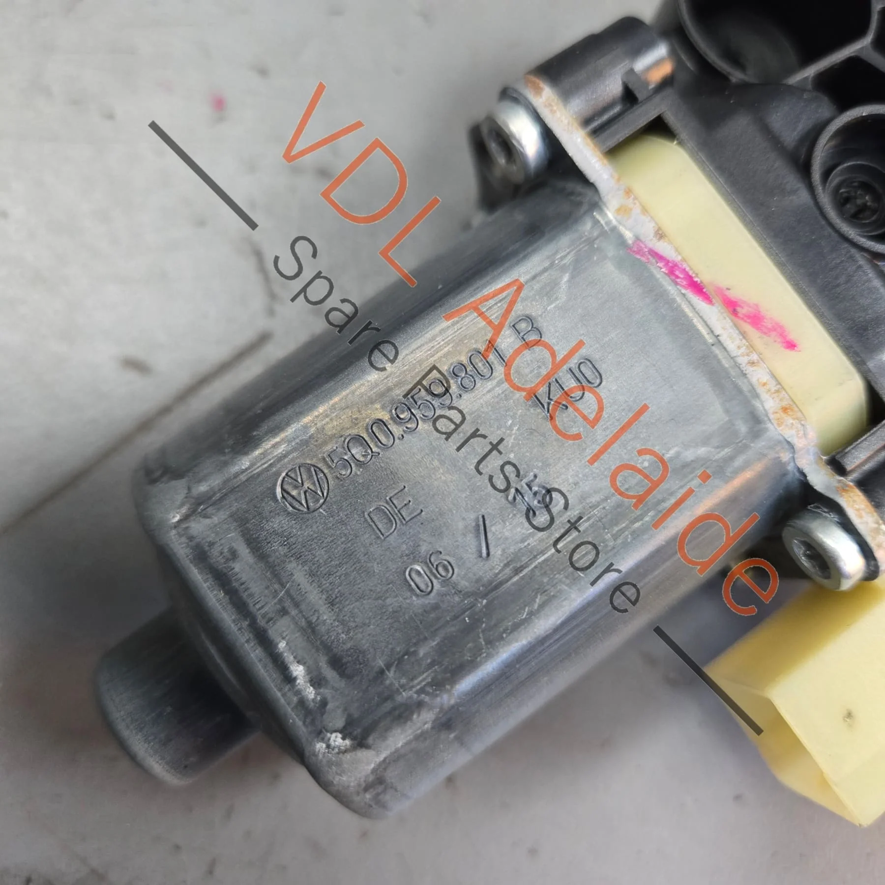 VW Golf MK7 Front Left Window Regulator Motor 5Q0959801B 8W0959801 - Image 2