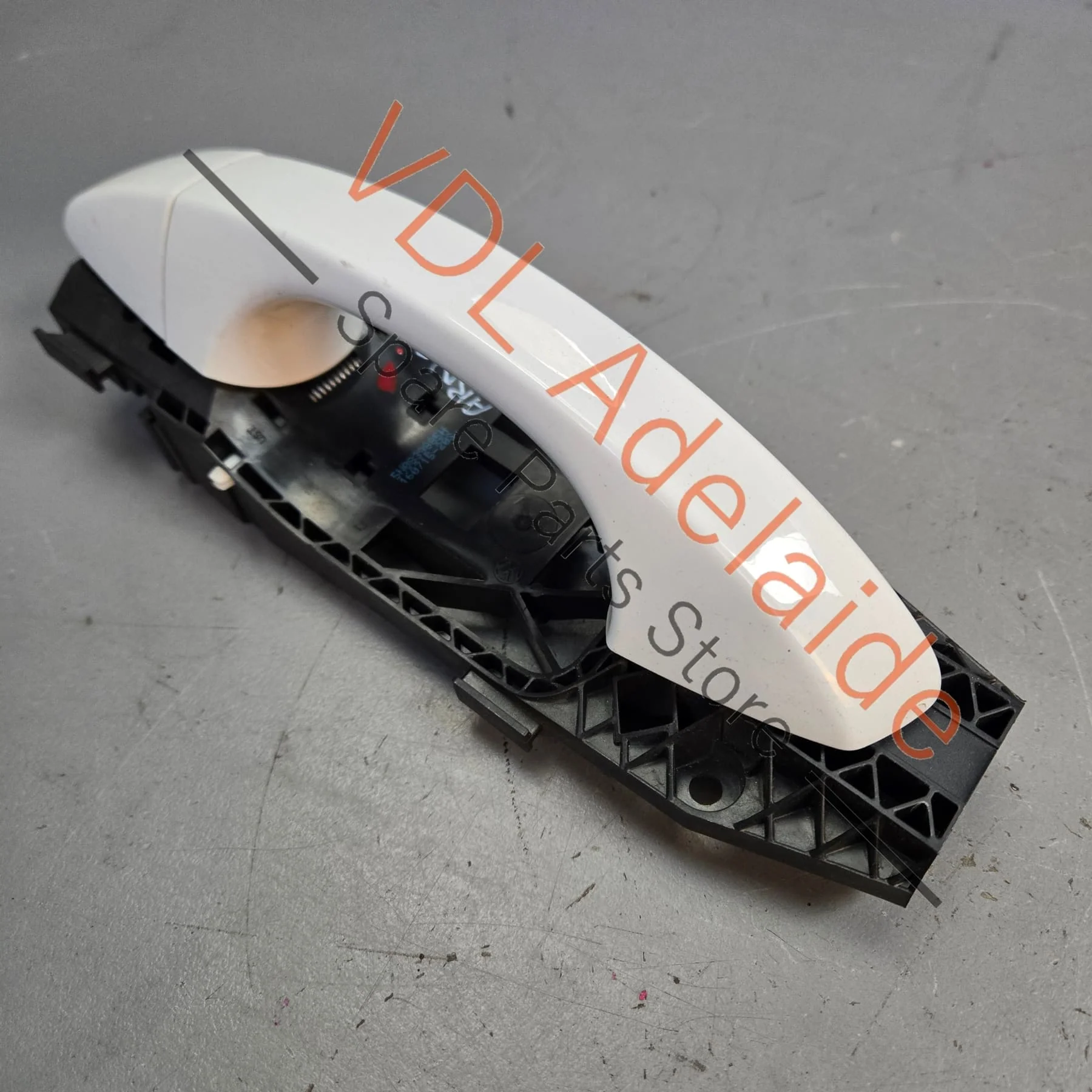 VW Golf MK7 Rear Left Exterior Door Handle Pure White 0Q C9A LC9A 5G0837205N GRU - Image 3