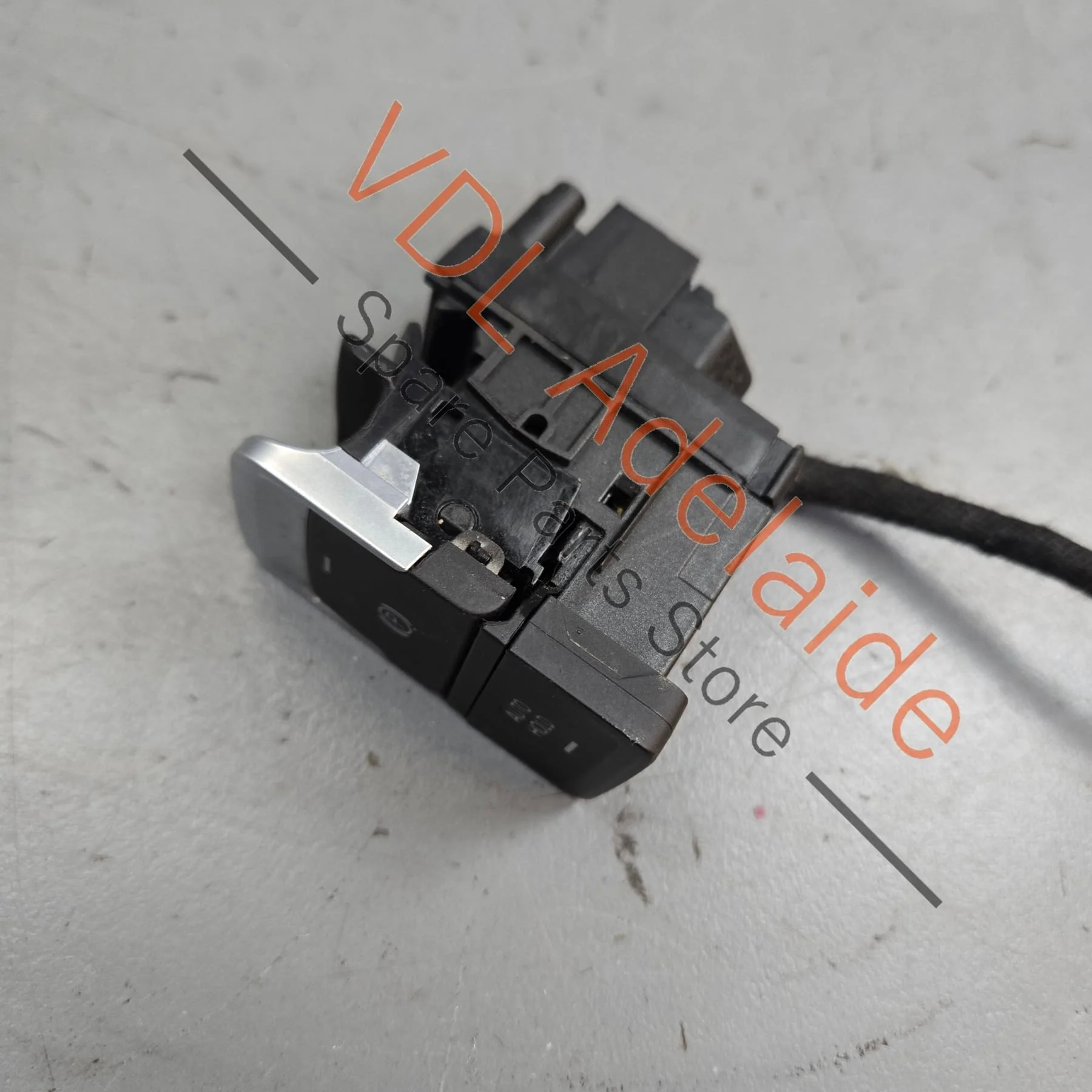VW Golf MK7 7.5 EPB Park Brake Switch Centre Console with Wiring Tail 5G0927225D - Image 3
