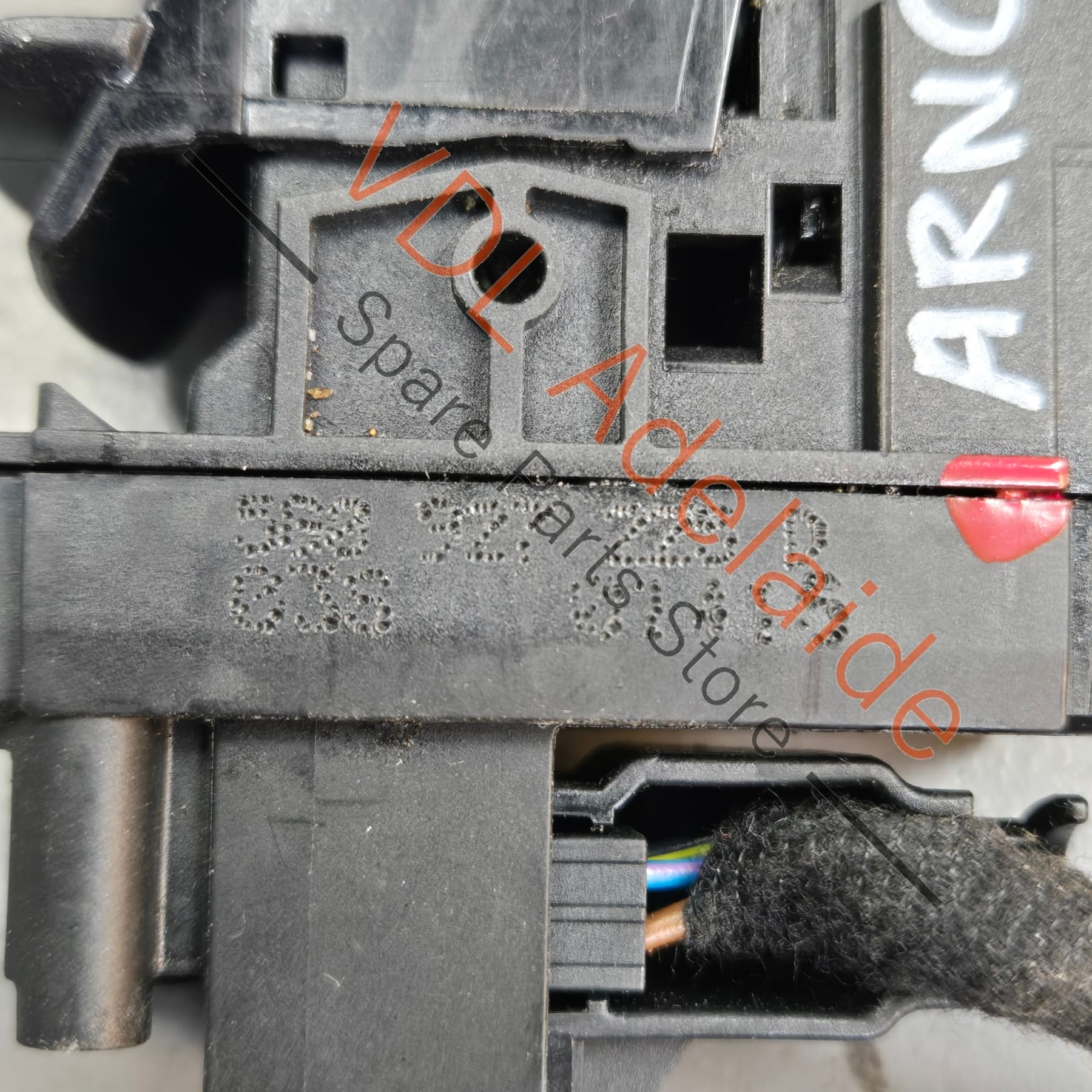VW Golf MK7 7.5 EPB Park Brake Switch Centre Console with Wiring Tail 5G0927225D - Image 5