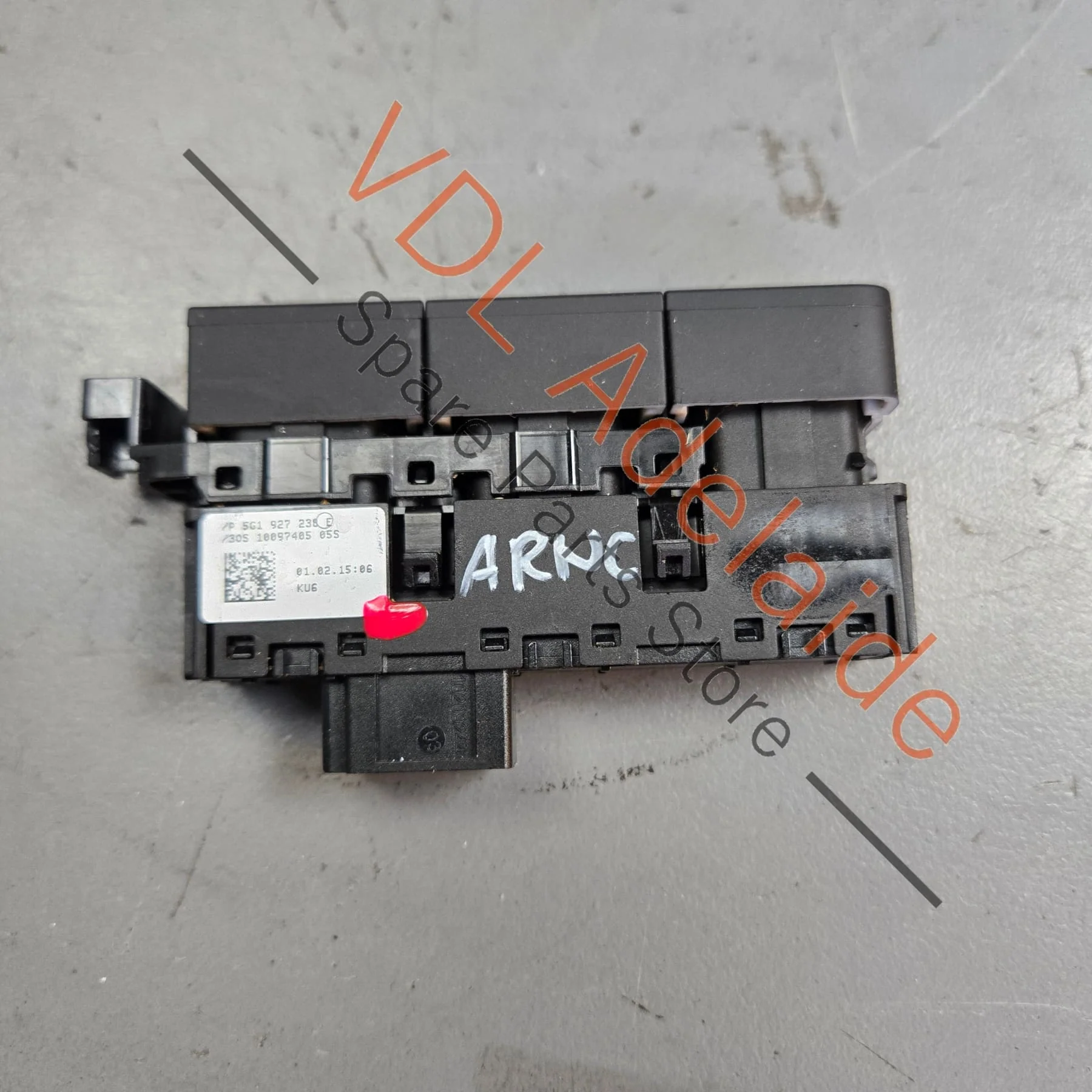 VW Golf MK7 7.5 Centre Console Button for Parking Aid Switch 5G1927238E WZU - Image 2