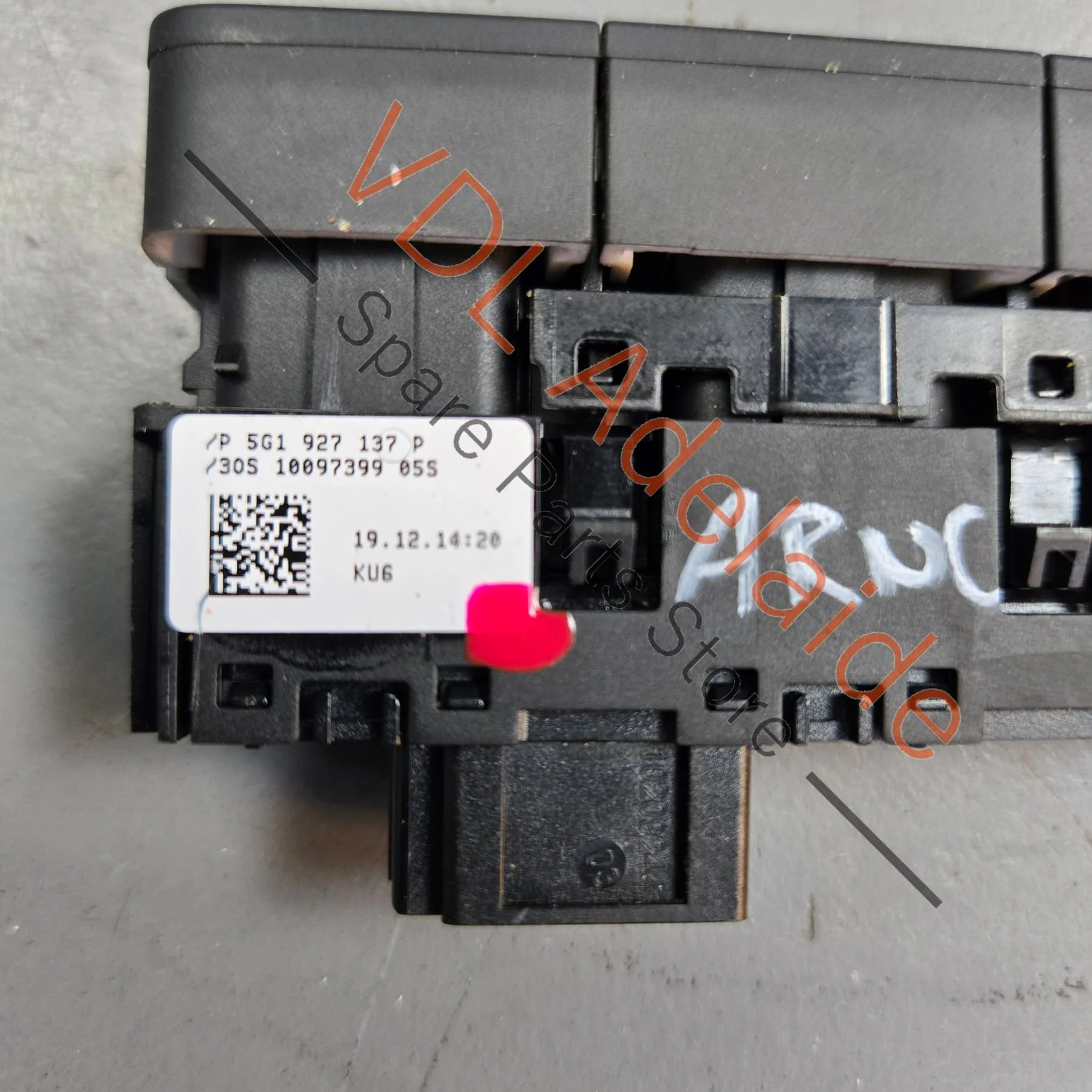 VW Golf MK7.5 Driving Mode ESP & Start Stop Switch Centre Console 5G1927137P - Image 4