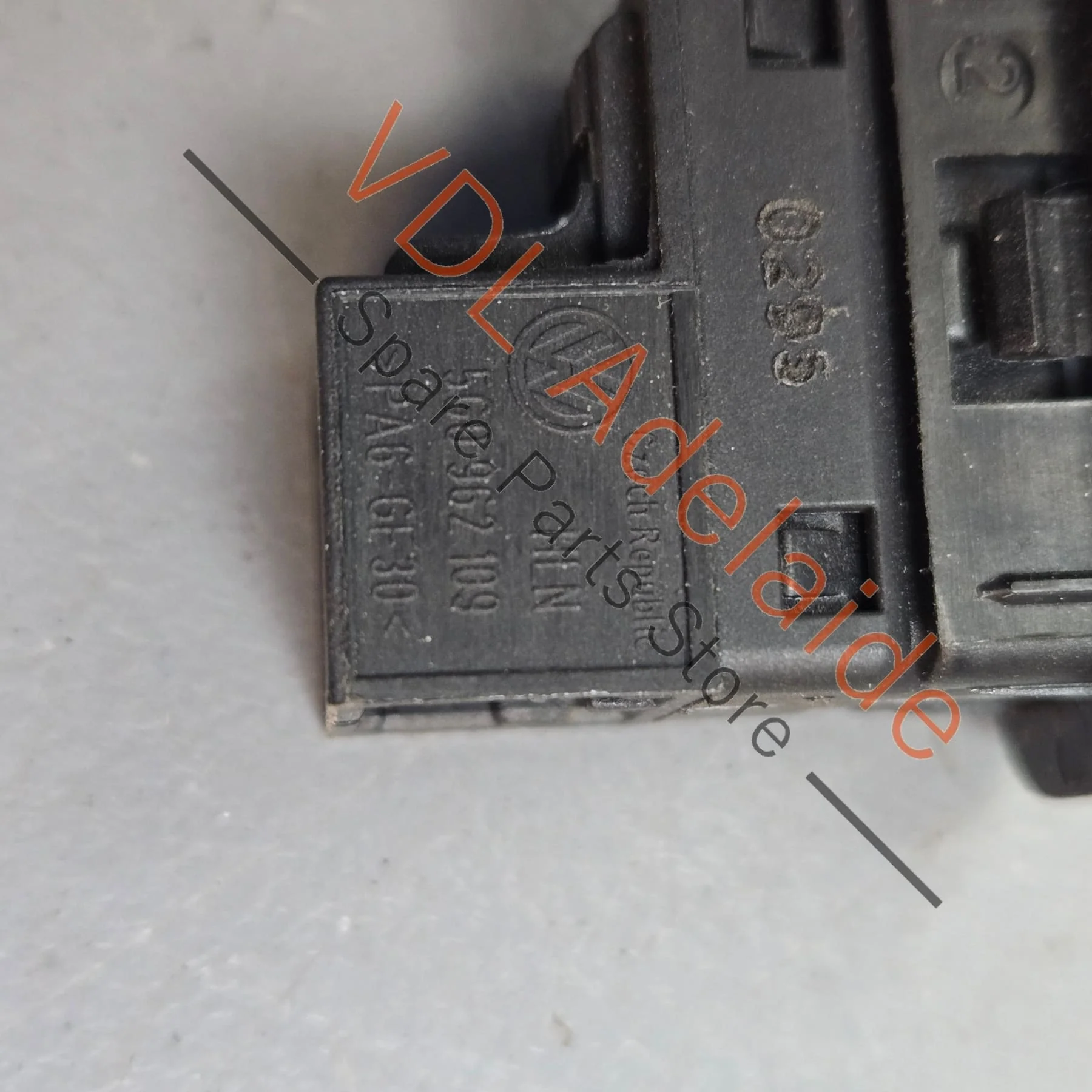 VW Golf R Mk7 Anti-Theft Alarm System Switch Button 5G0962109 - Image 3