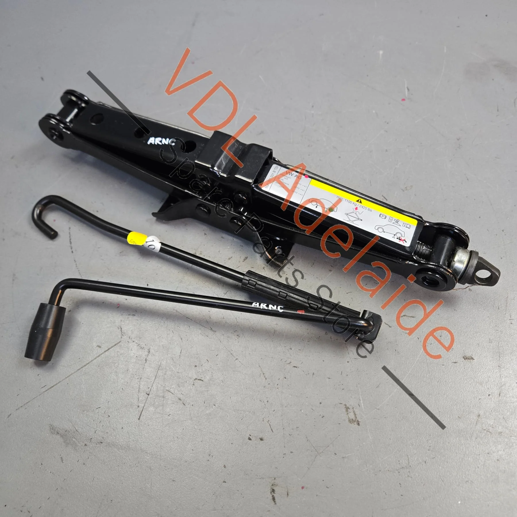 VW Golf MK7 Emergency Flat Tyre Jack w Handle 5Q0011031B