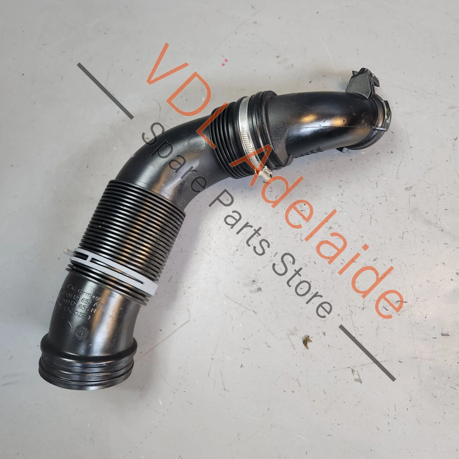 VW Golf R MK7 7.5 Air Filter to Turbo Connection Hose Pipe 5Q0129654P - Image 3