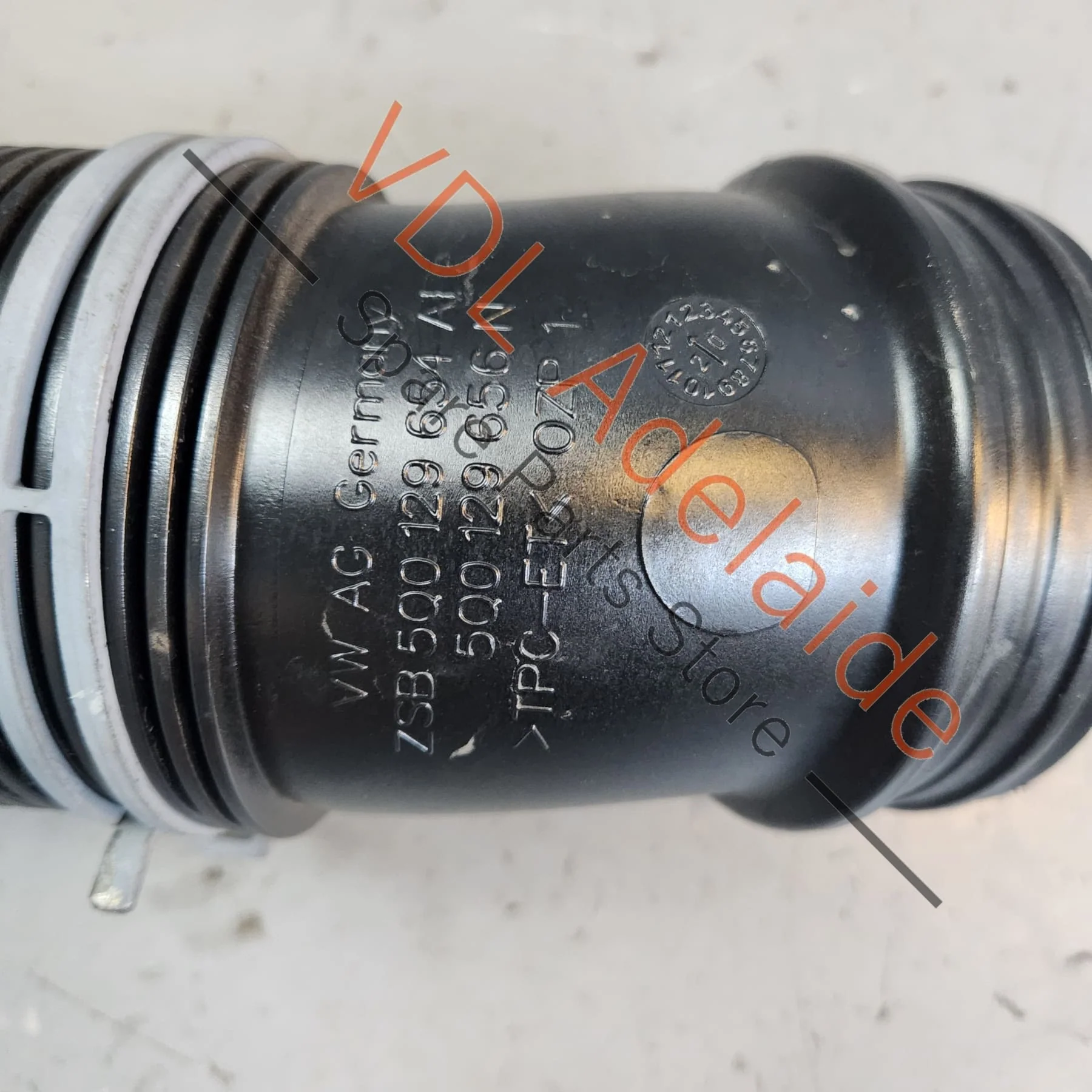 VW Golf R MK7 7.5 Air Filter to Turbo Connection Hose Pipe 5Q0129654P - Image 4