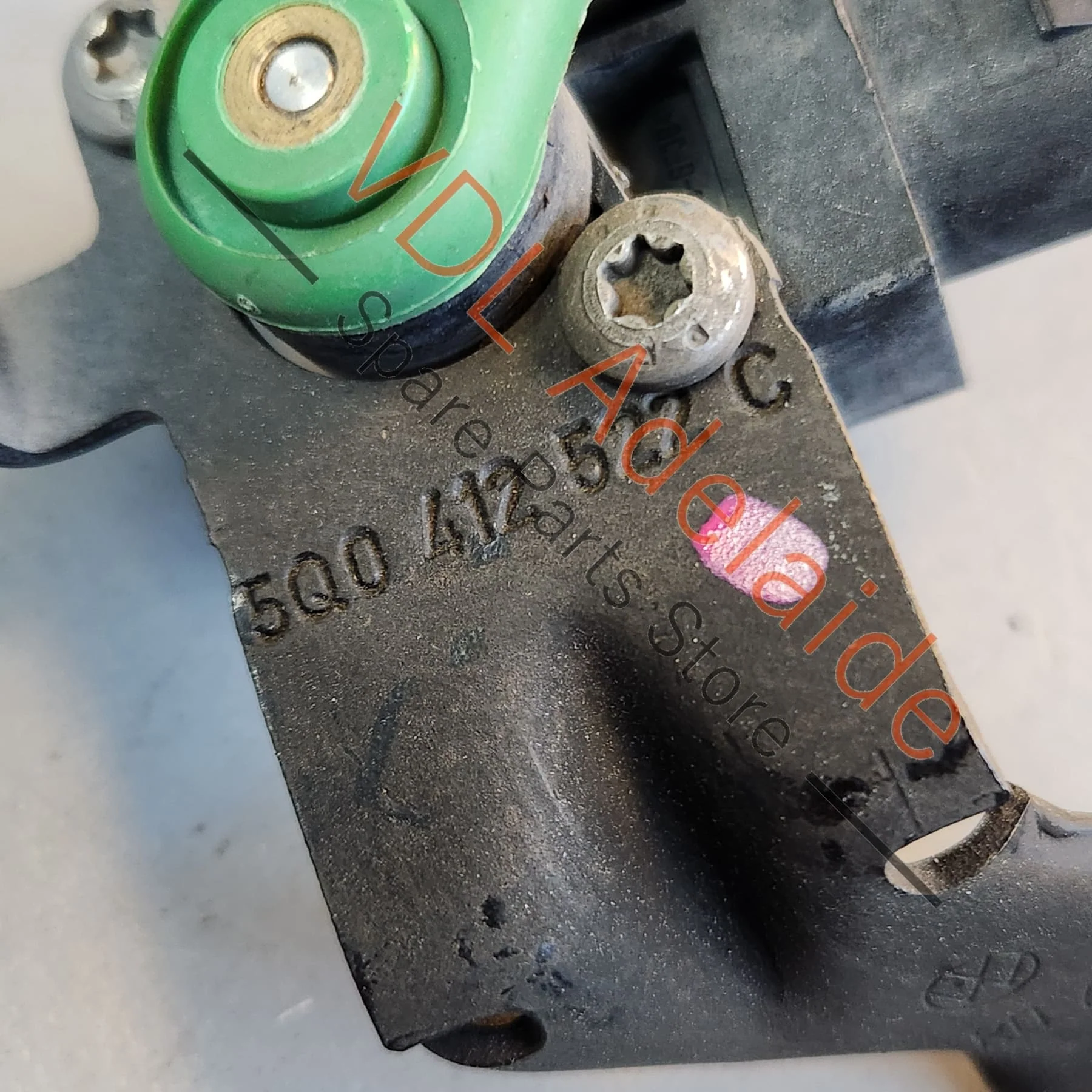 VW Golf MK7 7.5 Front Right Suspension Level Sensor With Poles 5Q0412522C - Image 3