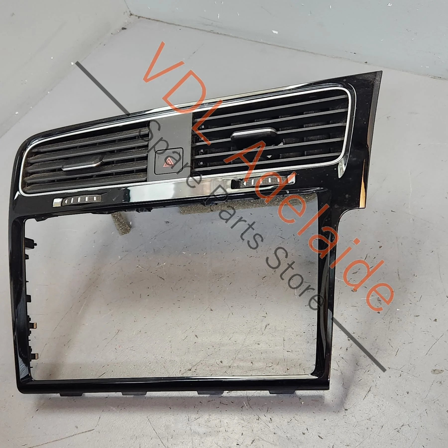 VW Golf MK7 7.5 9.2in Centre Dash Screen Trim 5G2819728AK QYI 5G2819728AJ QYI - Image 3
