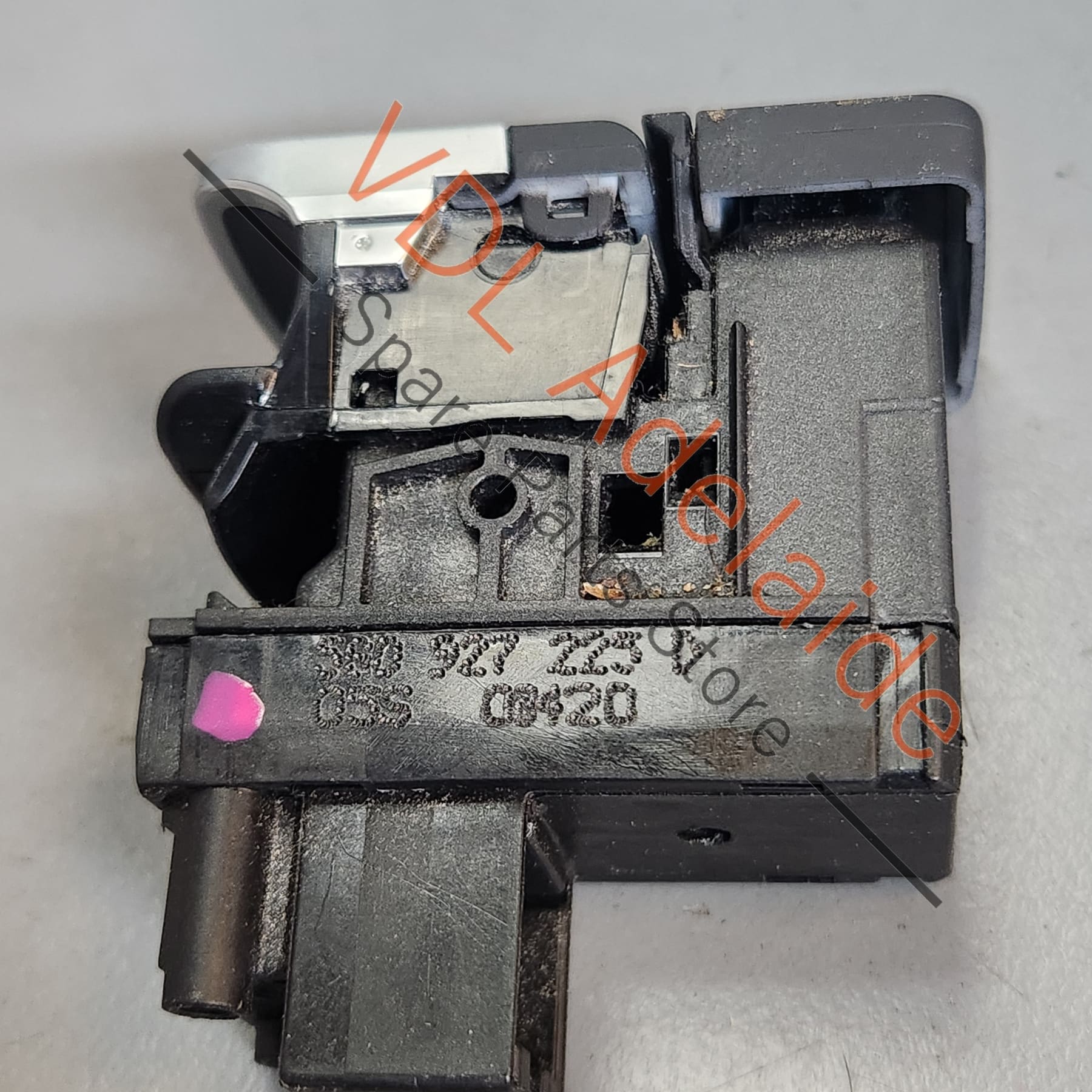 VW Golf MK7 7.5 EPB Park Brake Switch Centre Console 5G0927225D - Image 3