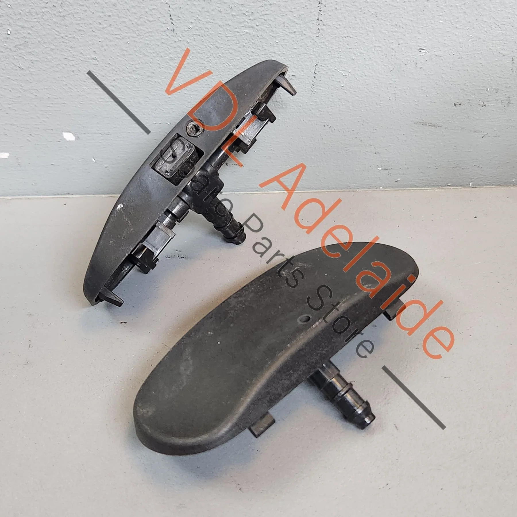 VW Golf MK7 Windscreen Washer Jet Nozzle Pair L&R 5H0955985