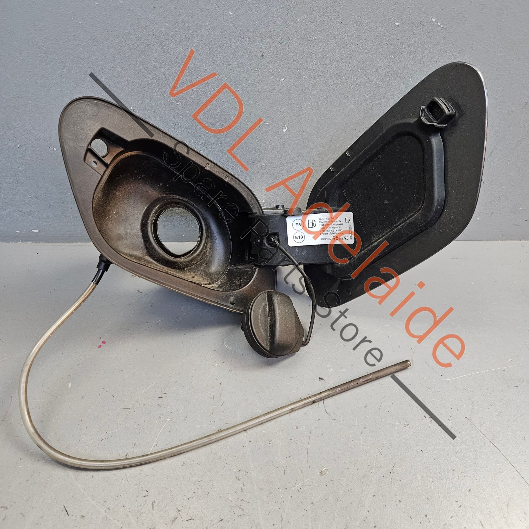 VW Golf MK7 Fuel Filler Door Cap Flap 5G0809857 5G0809909 GRU Indium Grey LR7H X3X3 - Image 2