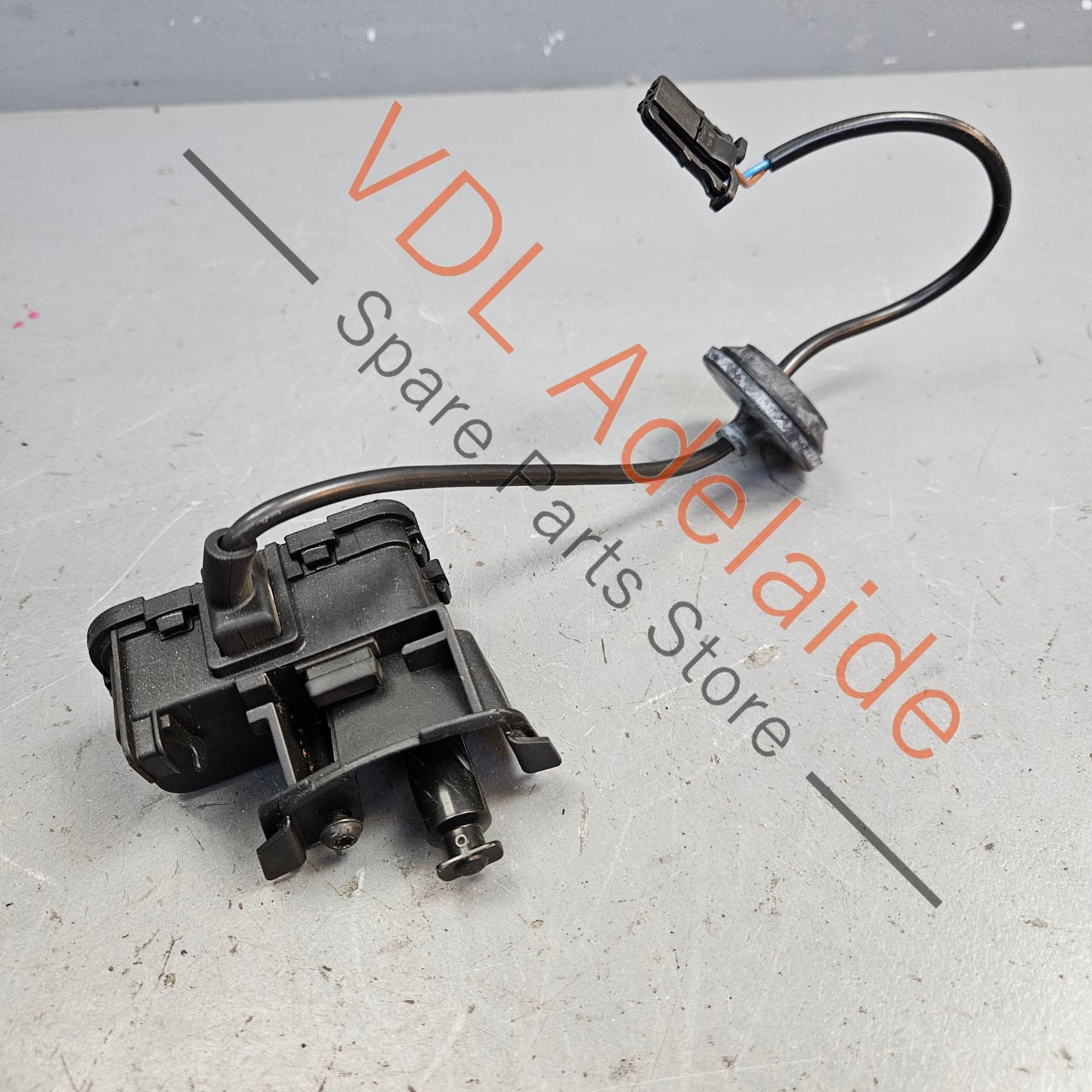 VW Golf MK7 Fuel Filler Door Cap Flap Actuator Motor 5C6810773H 5C6810773K - Image 2
