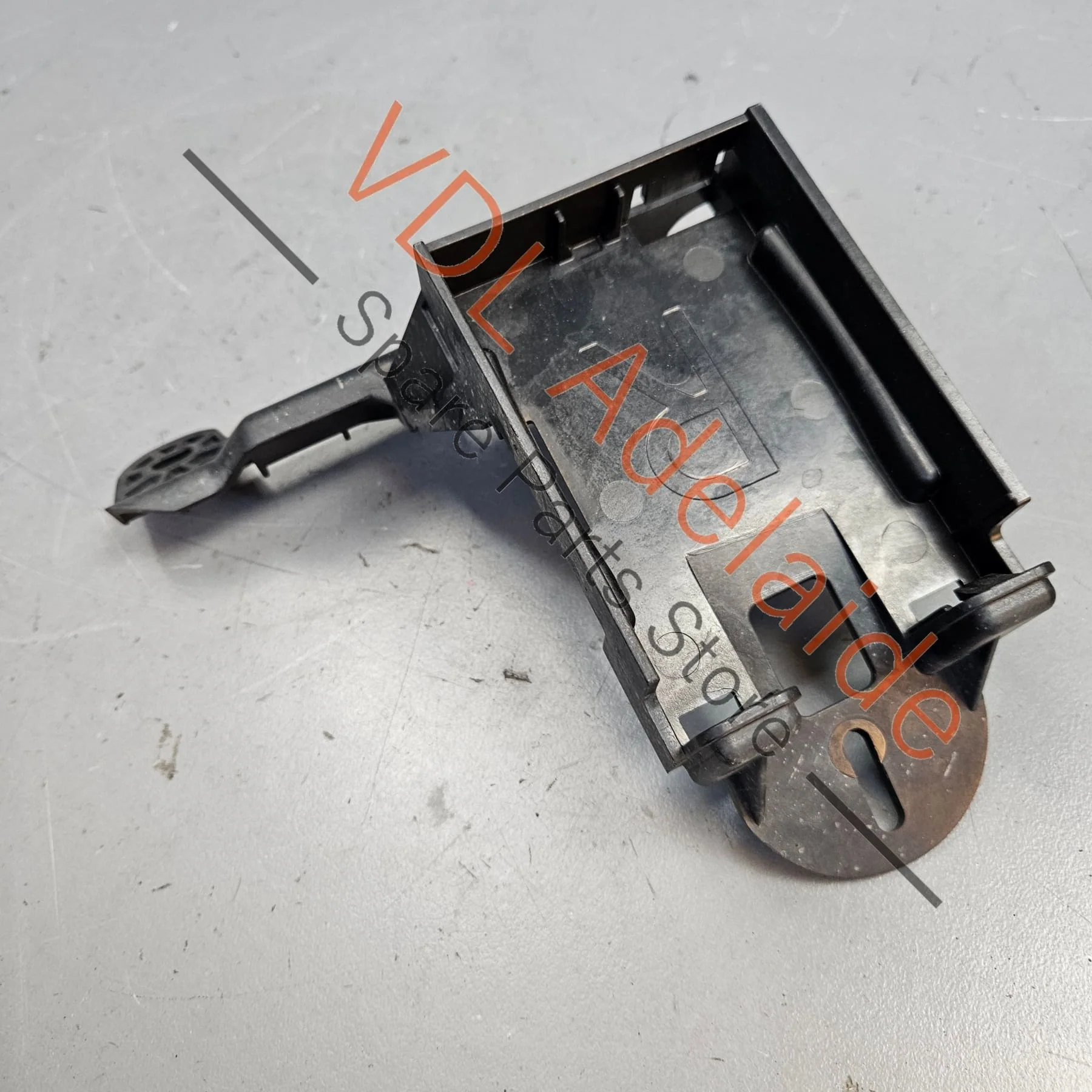 VW Golf Audi A3 Blind Spot Radar Rear Right Mounting Bracket 5G6907456C - Image 2