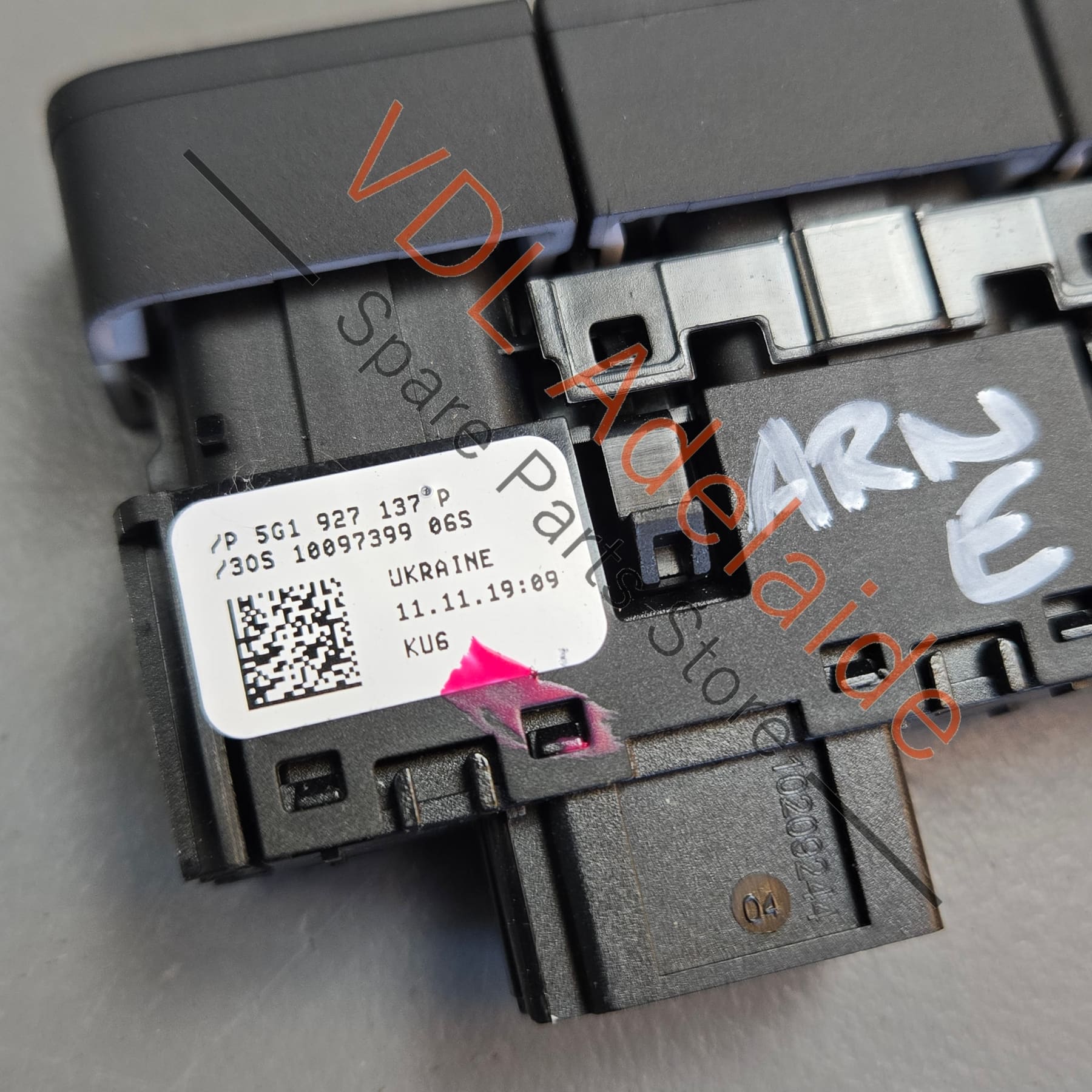 VW Golf MK7.5 Driving Mode ESP & Start Stop Switch Centre Console 5G1927137P - Image 4