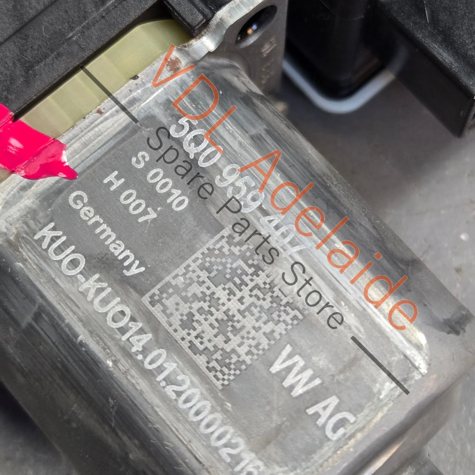 Volkswagen VW Golf Mk7 Left Rear Window Regulator Motor 5Q0959407 - Image 3