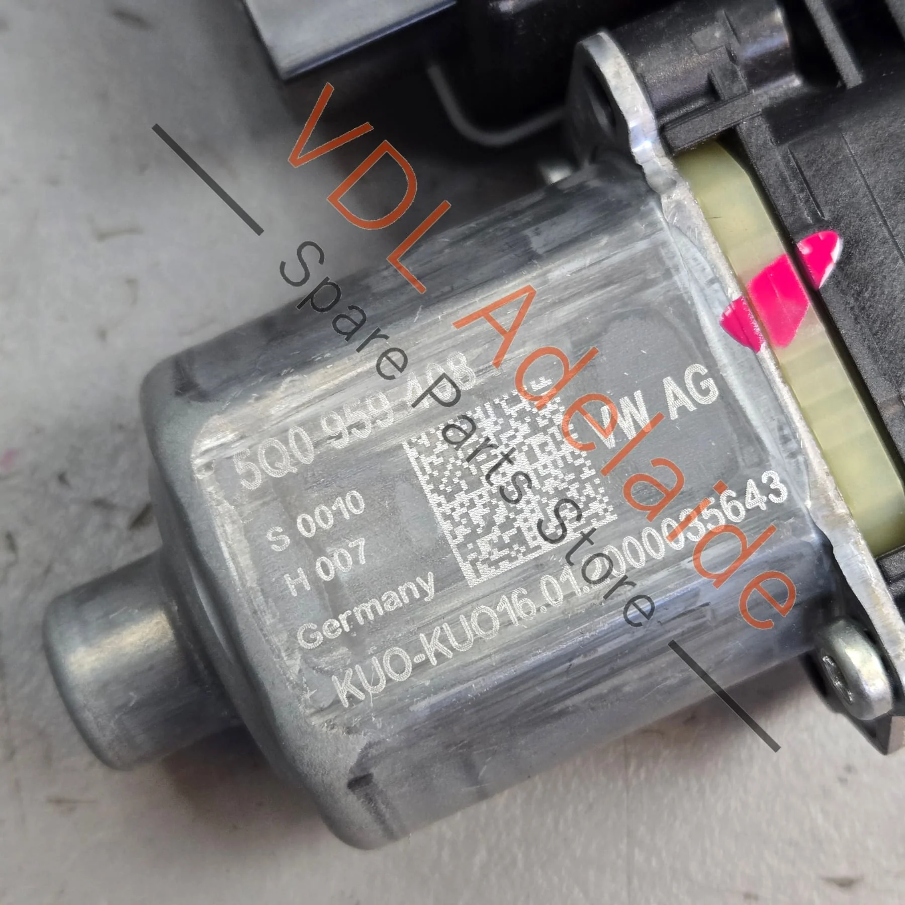 Volkswagen VW Golf Mk7 Right Rear Window Regulator Motor 5Q0959407 - Image 3