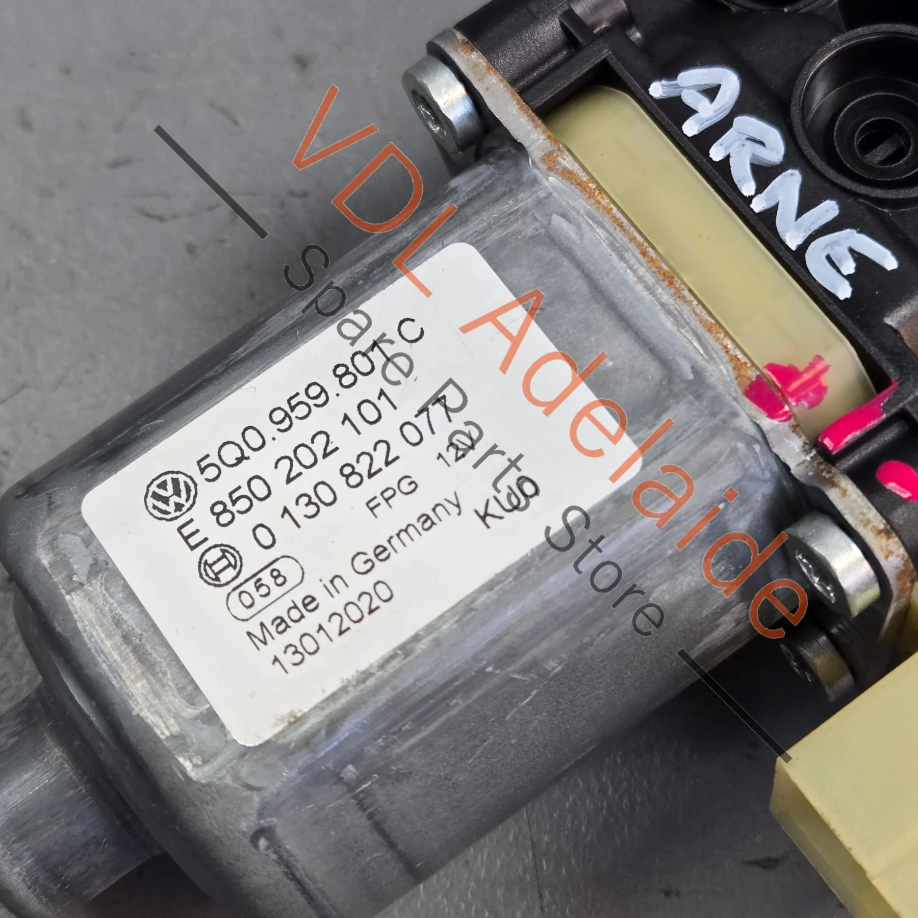 VW Golf MK7 Front Left Window Regulator Motor 5Q0959801C - Image 2