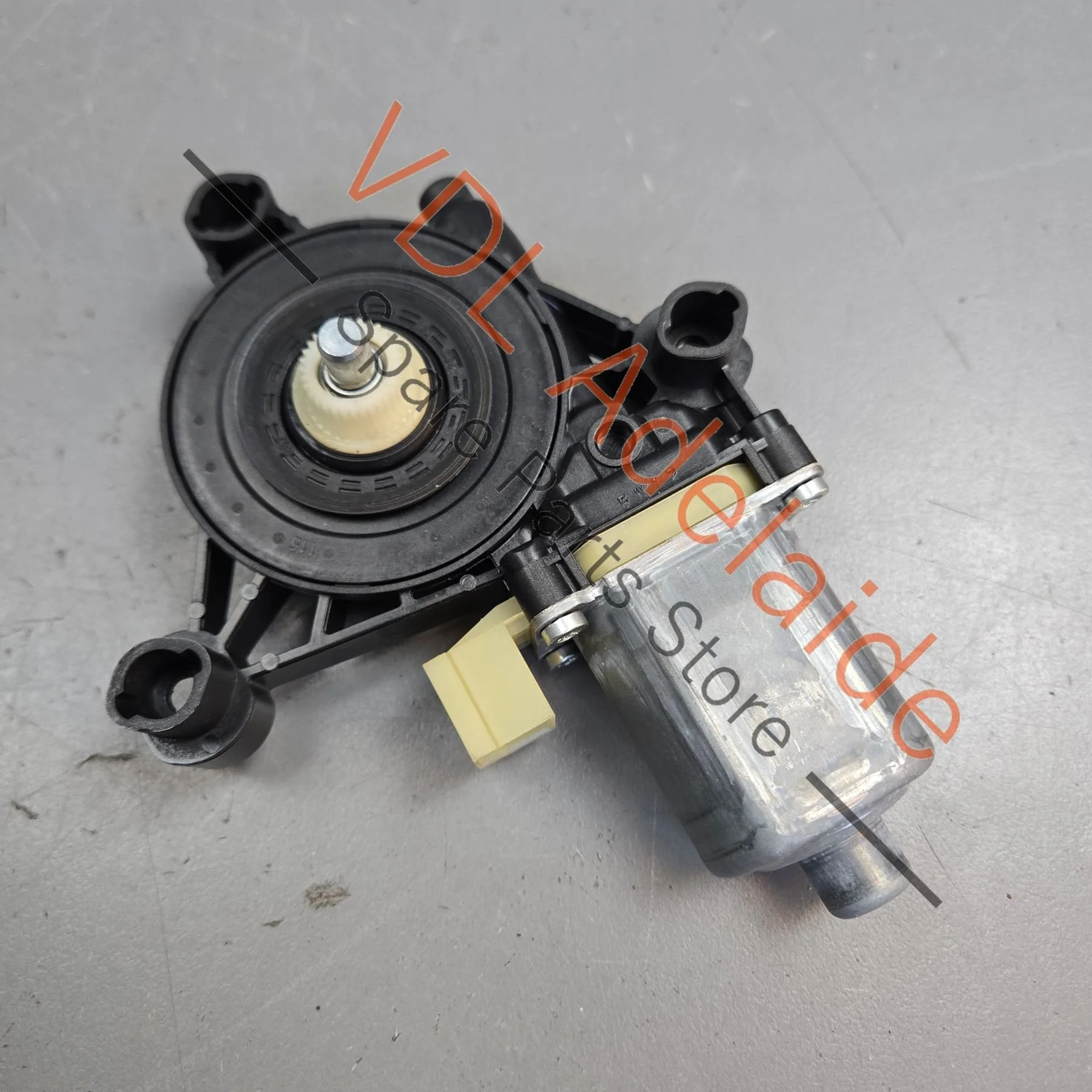 VW Golf MK7 Front Left Window Regulator Motor 5Q0959801C - Image 3