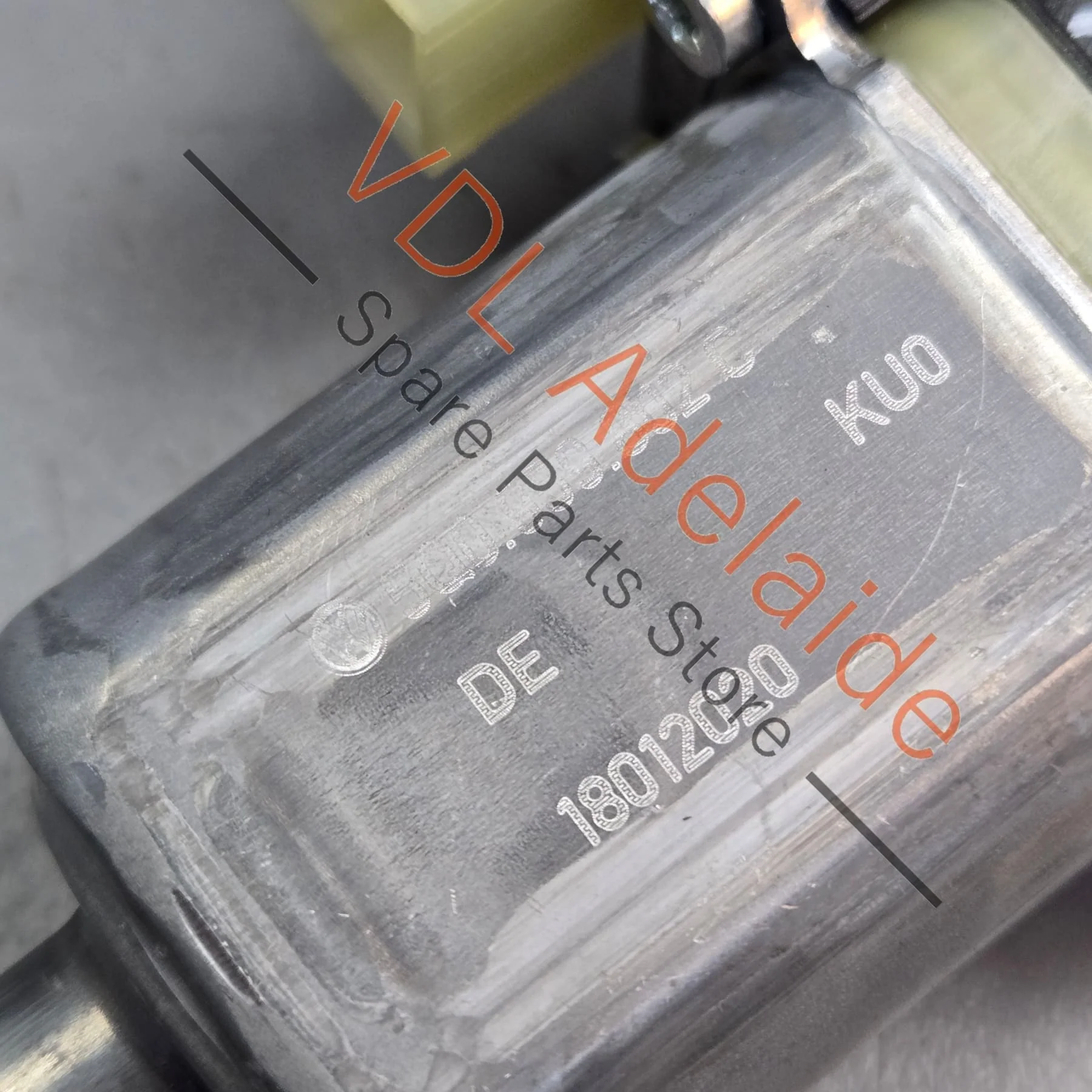 VW Golf MK7 Front Right Window Regulator Motor 5Q0959802C - Image 2