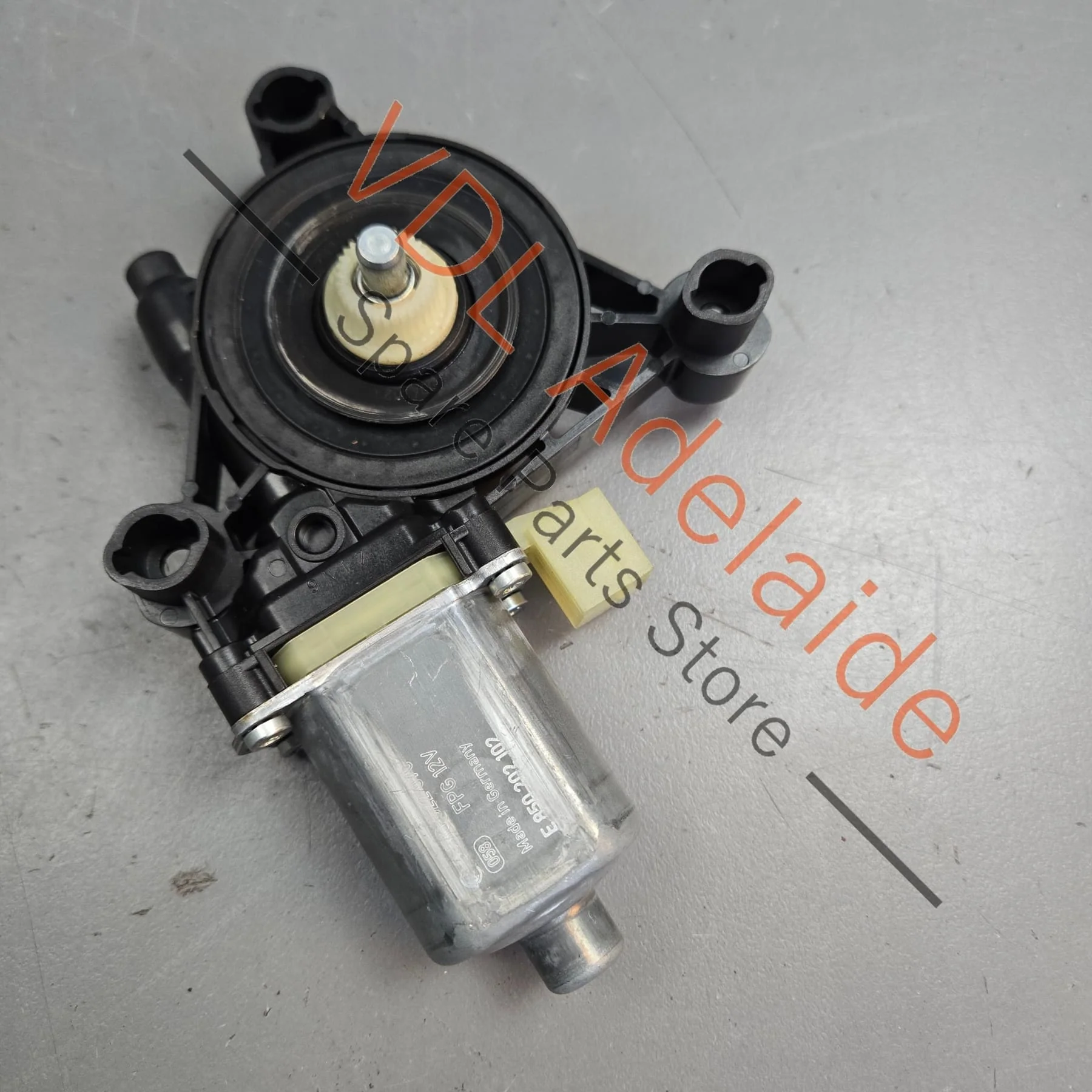 VW Golf MK7 Front Right Window Regulator Motor 5Q0959802C - Image 3
