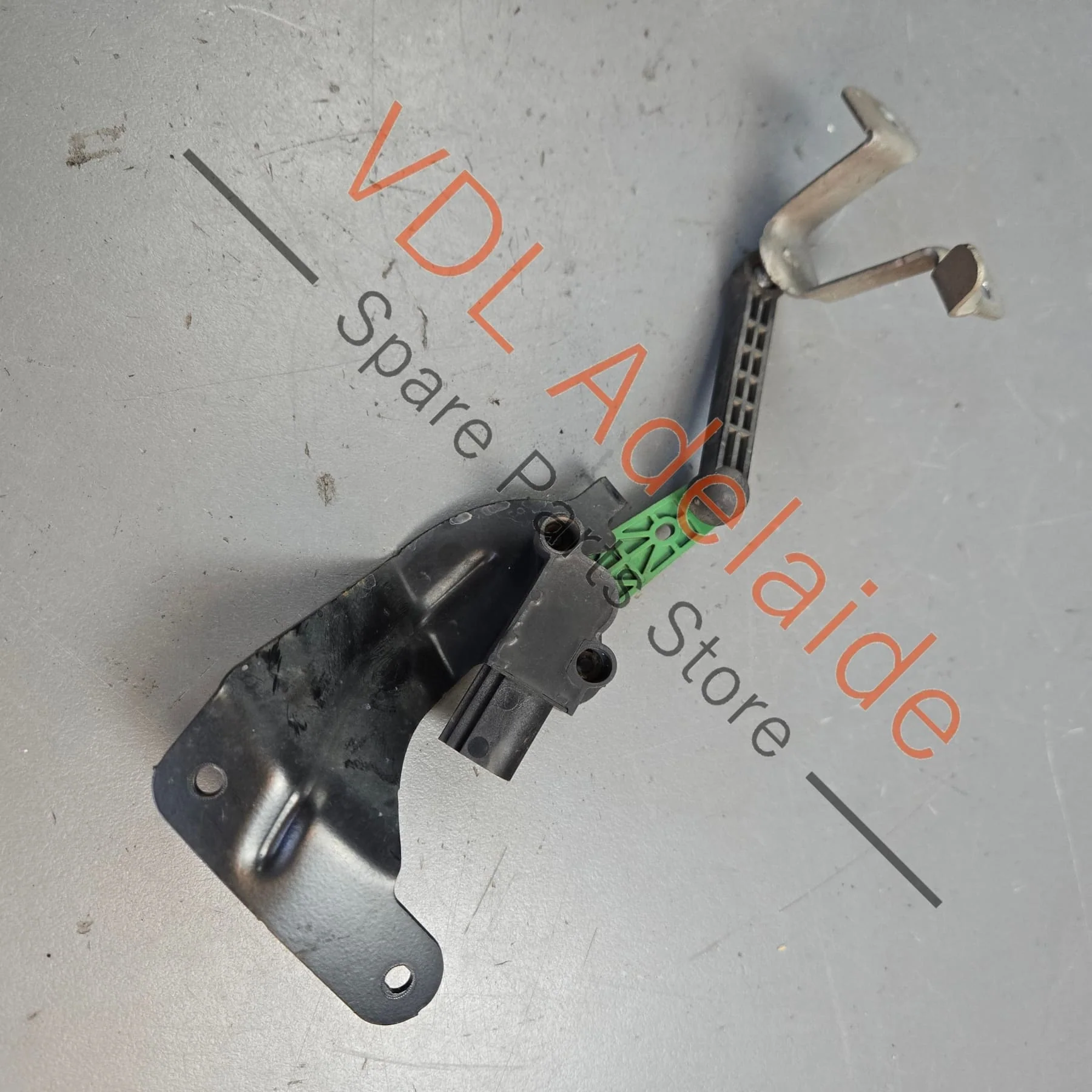 VW Golf MK7 7.5 Front Right Suspension Level Sensor With Poles 5Q0412522C - Image 3