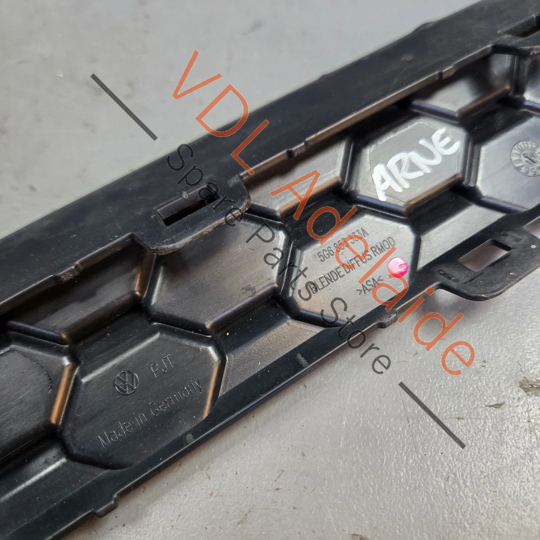 VW Golf R MK7.5 Rear Bumper Honeycomb Trim 5G6853333A - Image 7