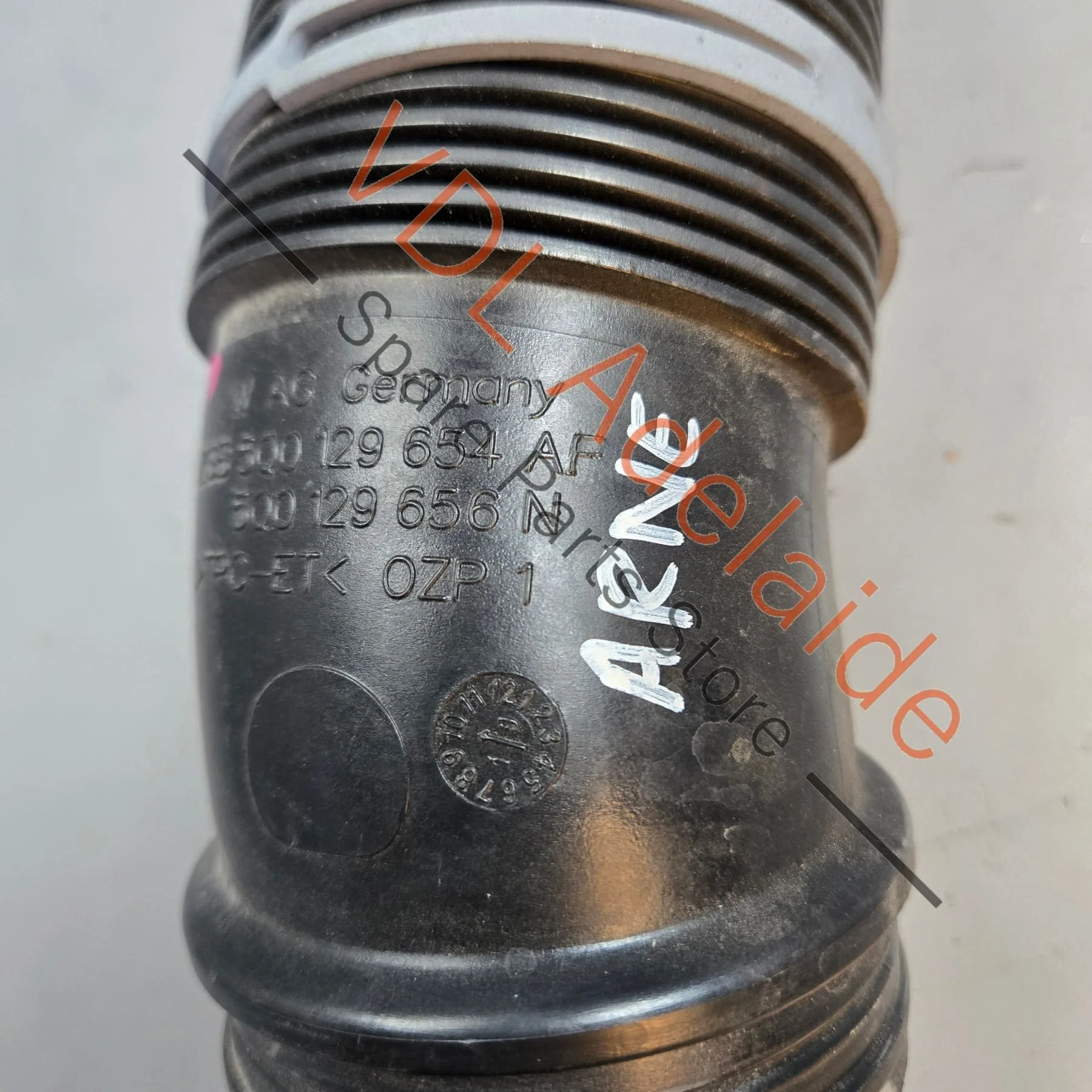 VW Golf R MK7 7.5 Air Filter to Turbo Connection Hose Pipe 5Q0129654P - Image 4