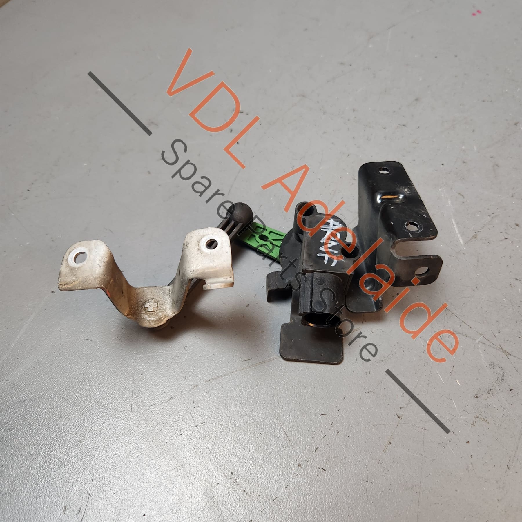 Audi A3 S3 RS3 Golf MK7 Rear Left Suspension Level Sensor With Poles 5Q0512521J - Image 2