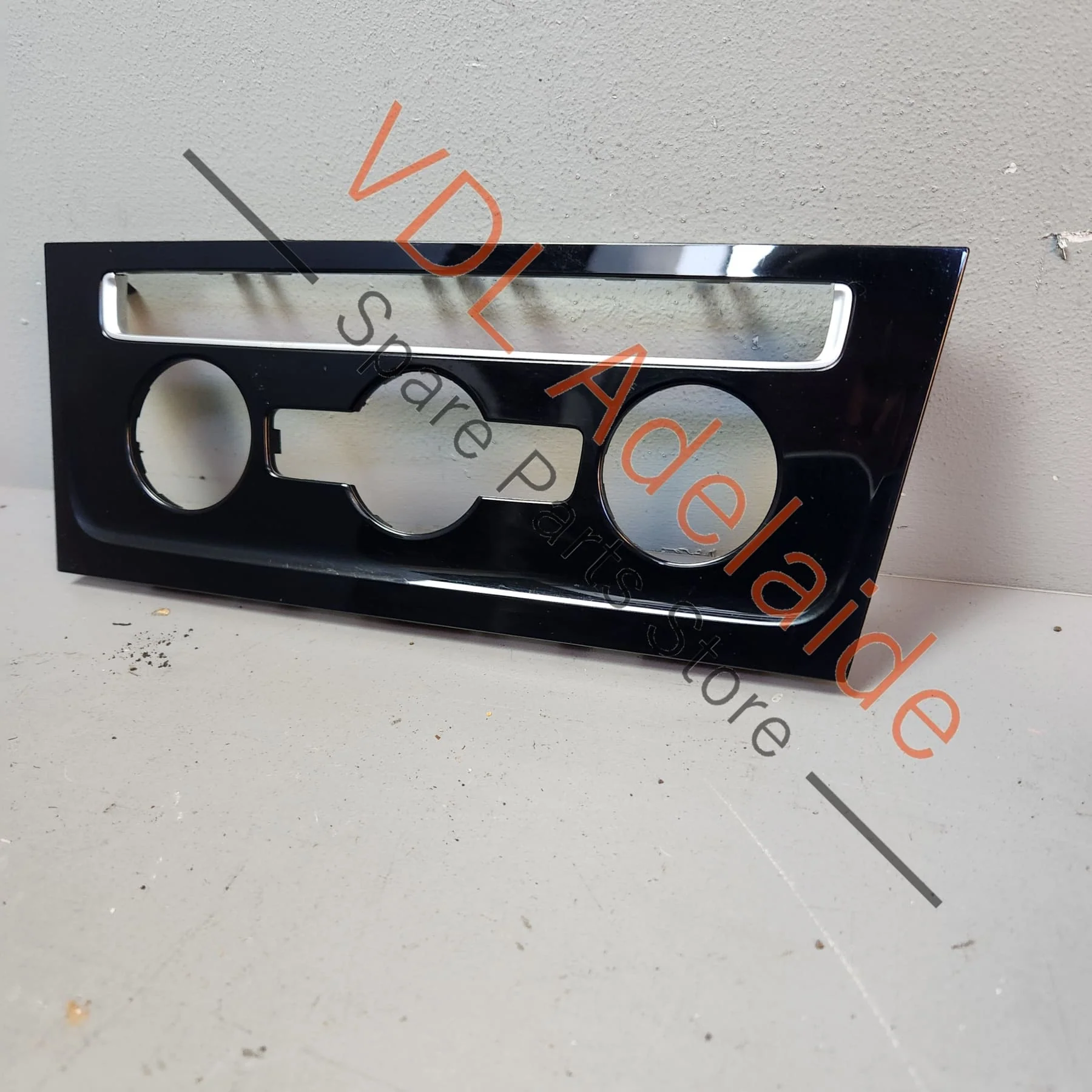 VW Golf MK7 Trim for fresh air heater controls Gloss Black 5G2863042C TAI - Image 2