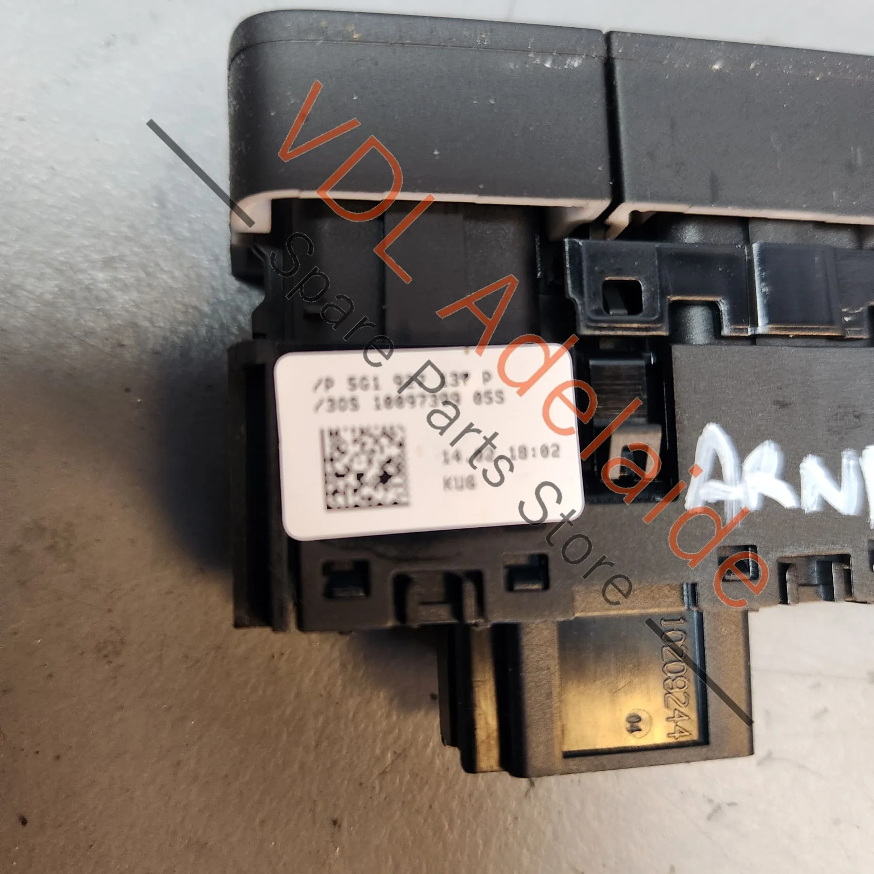 VW Golf MK7 Driving Mode ESP & Start Stop Switch 5G1927137P - Image 2