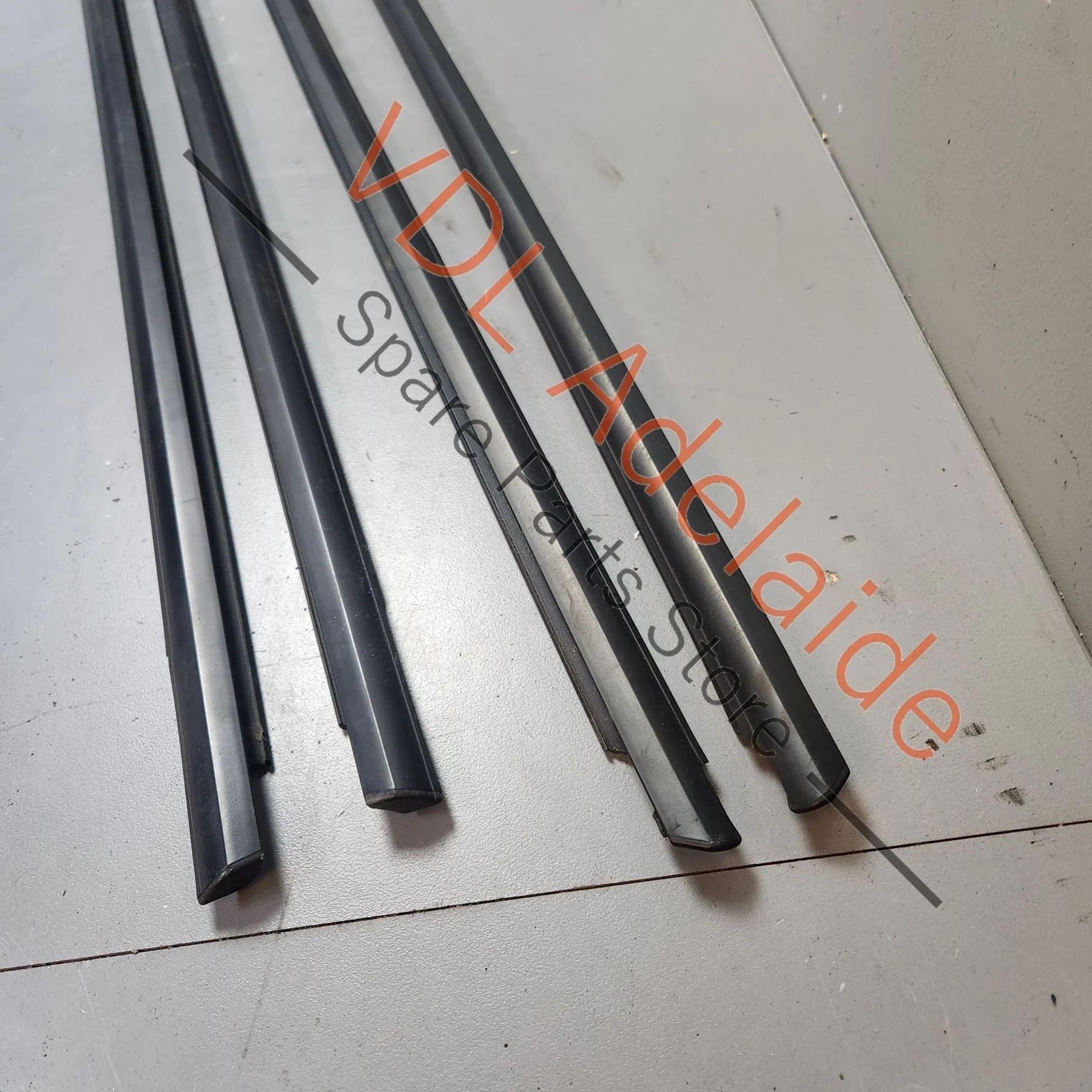 VW Golf MK7 Set of 4 Exterior Lower Window Aperture Seals Black 5G4837477D 5G4837478D 5G6839477F 5G6839478F - Image 5