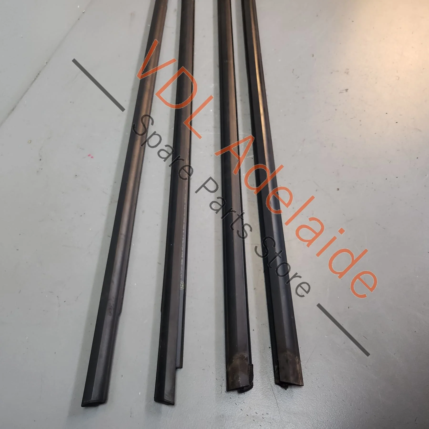VW Golf MK7 Set of 4 Exterior Lower Window Aperture Seals Black 5G4837477D 5G4837478D 5G6839477F 5G6839478F - Image 6