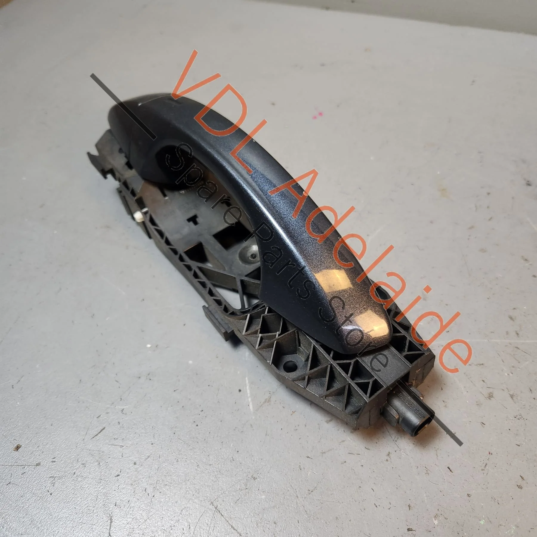 VW Golf MK7 7.5 Left Side Exterior Door Handle for Keyless Entry and Mounting Bar 5G0837205R GRU 5N0839885H Dark Iron Blue Metallic 8P8P LD5G - Image 2