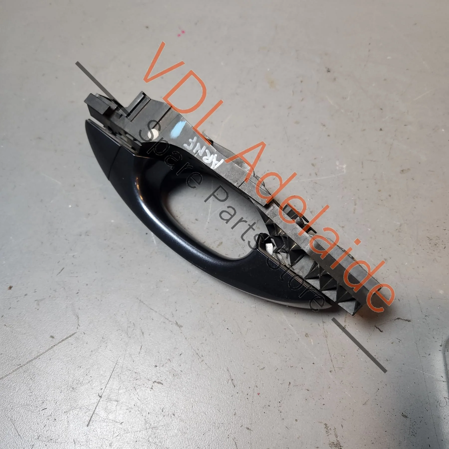 VW Golf MK7 7.5 Right Side Exterior Door Handle and Mounting Bar 5G0837205N GRU 5N0839885H Dark Iron Blue Metallic 8P8P LD5G - Image 2