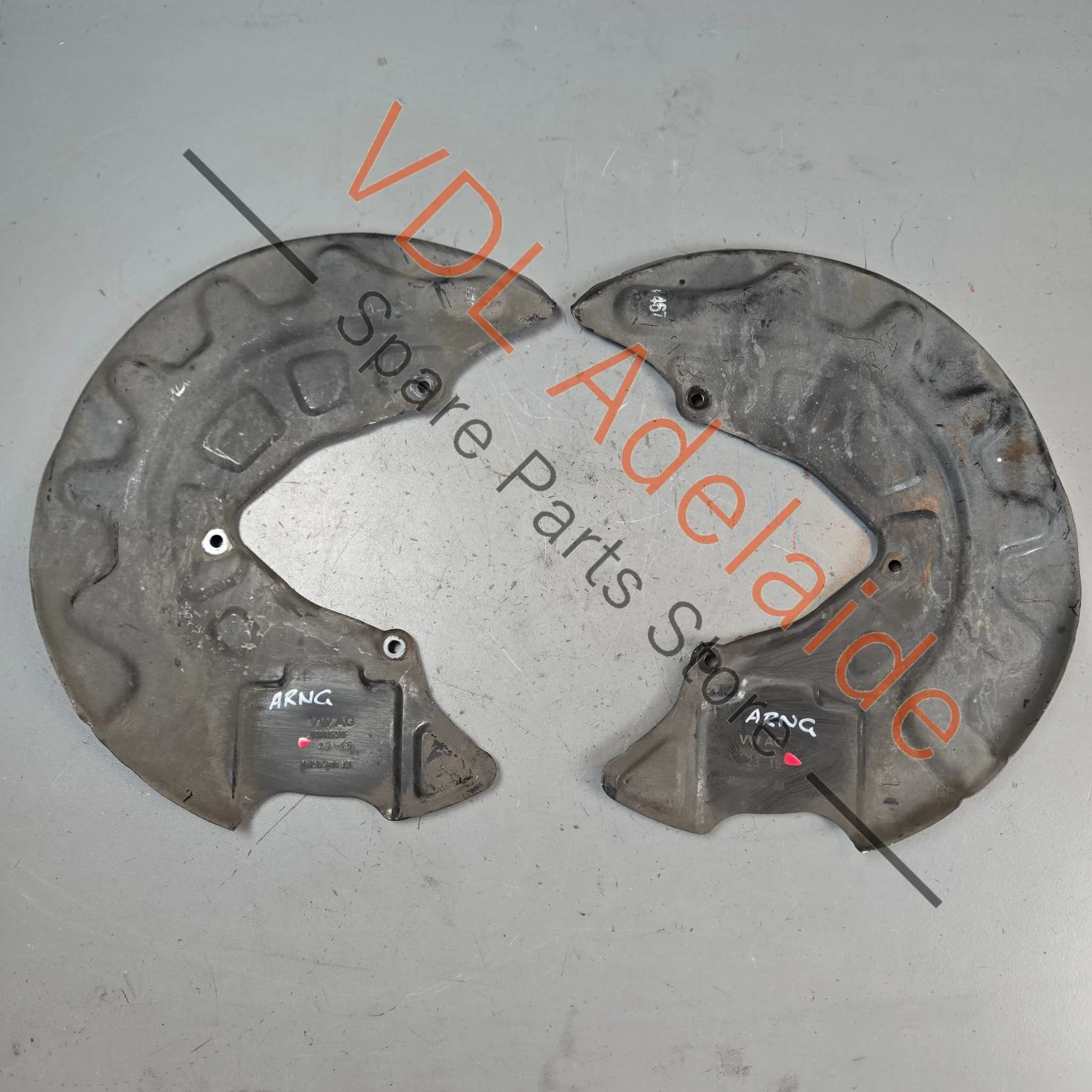 VW Golf R Pair of Front Brake Stone Cover Plates 5Q0615312F 5Q0615311F