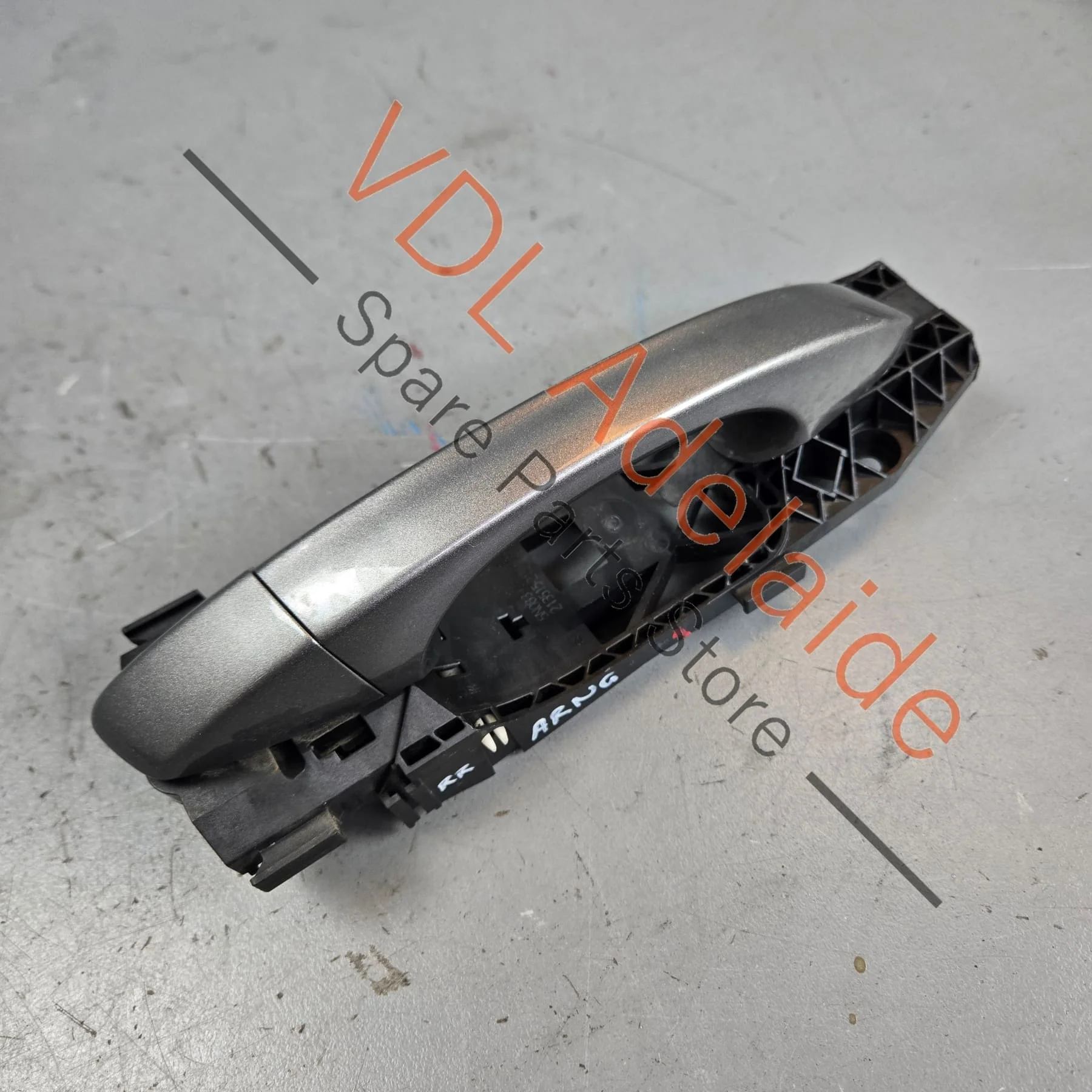 VW Golf R MK7 7.5 Exterior Door Handle Right 5G0837206N Limestone Grey