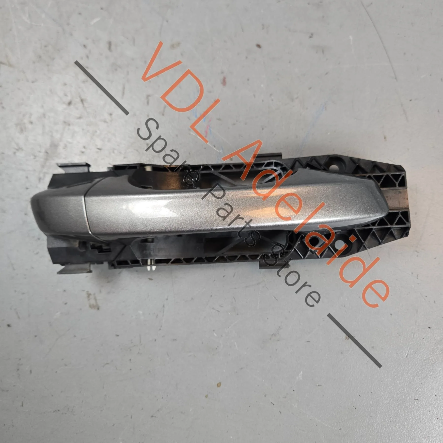 VW Golf R MK7 7.5 Exterior Door Handle Right 5G0837206N Limestone Grey - Image 2