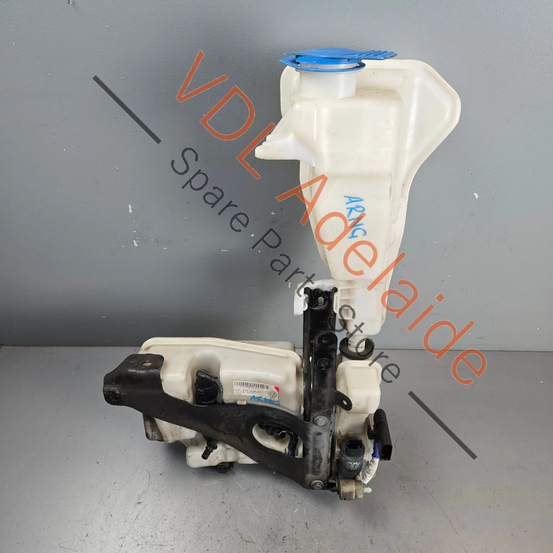 VW Golf R MK7 Windscreen Washer Bottle Tank Reservoir System
