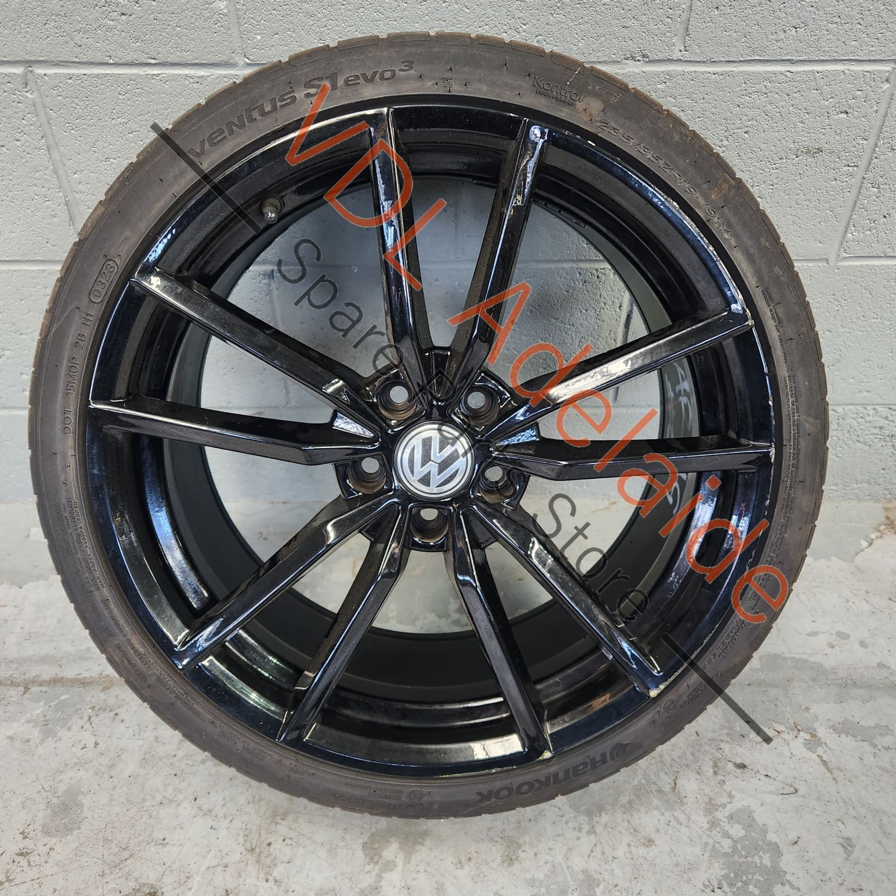 VW Golf 19in Pretoria style alloy wheel Straight & free of cracks 19x8.5 ET 45 #01