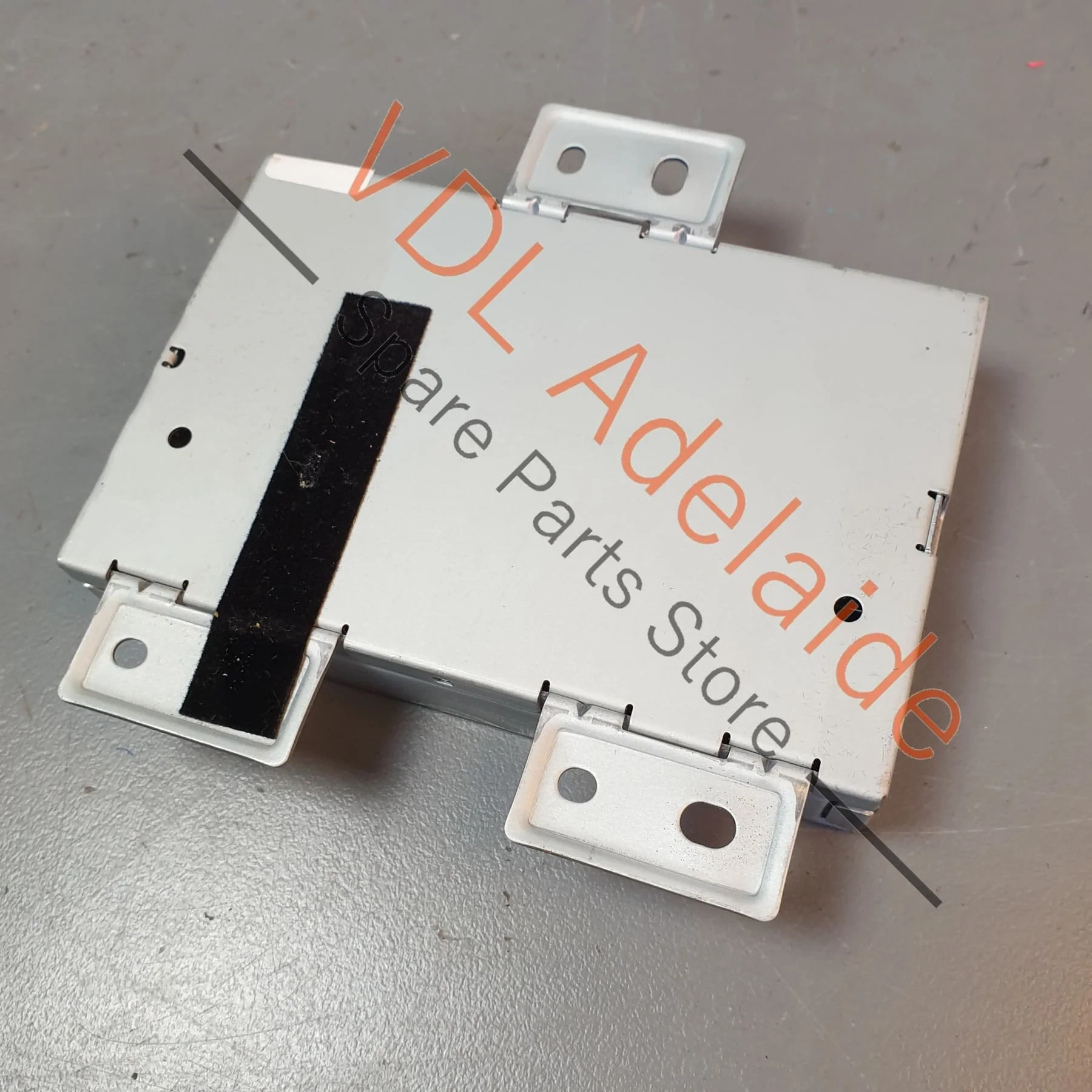 Mercedes W164 Media Interface Control Module in Glovebox A2049005704 - Image 2