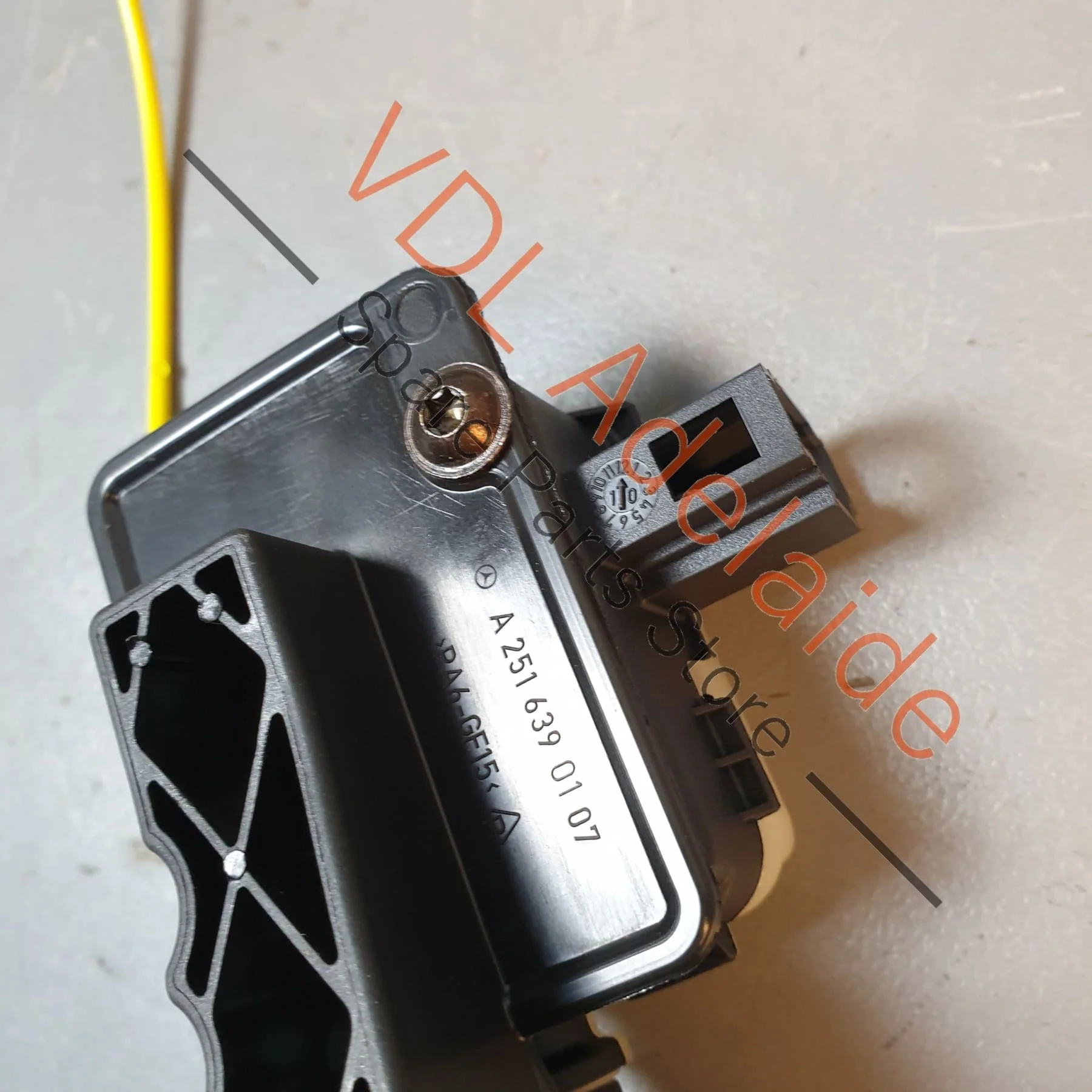 Mercedes W164 ML Class Fuel Door Release Mechanism Motor Lock Catch A2516390107 - Image 6