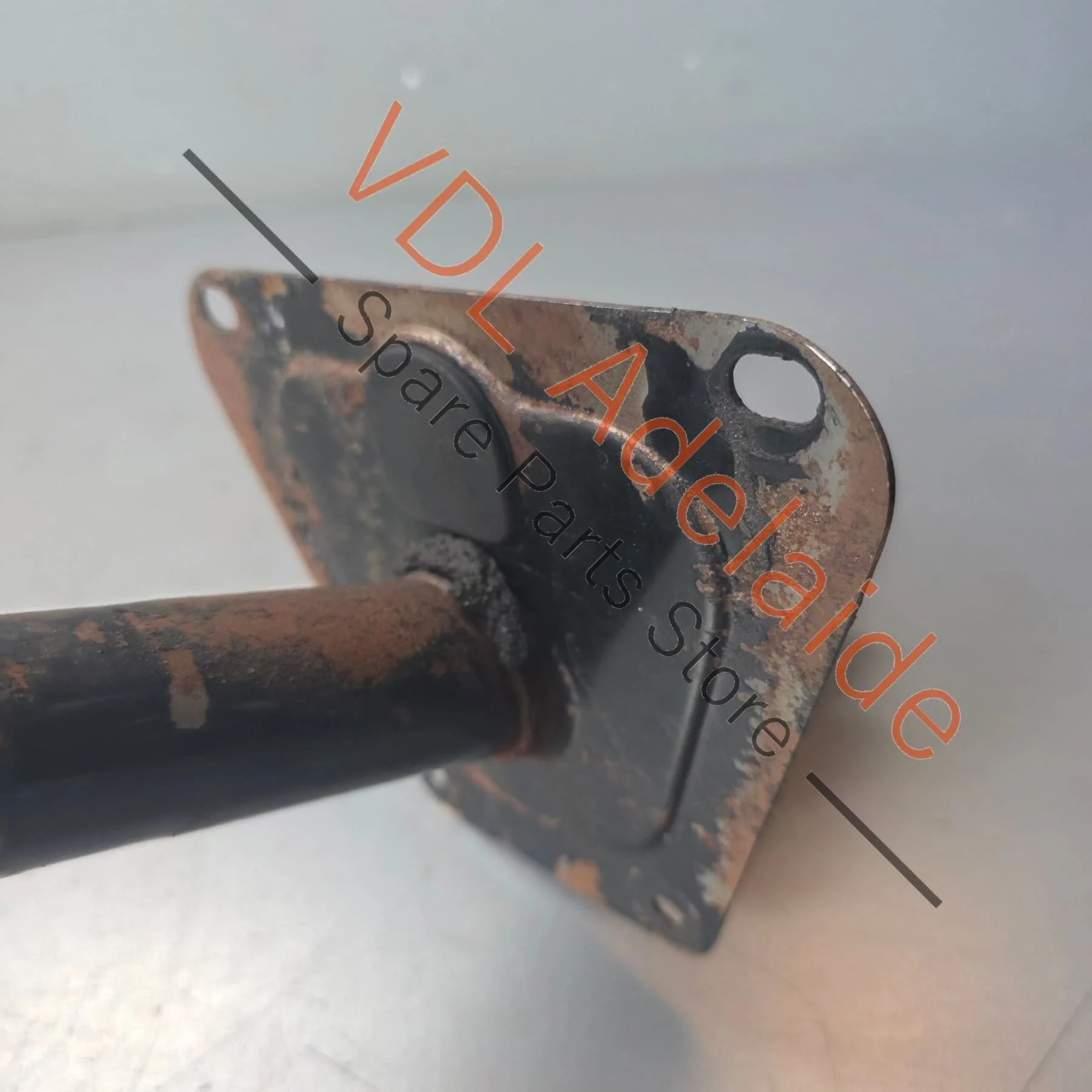 Datsun 1600 510 1968-1972 Steering Column with Ignition Barrel - Image 2