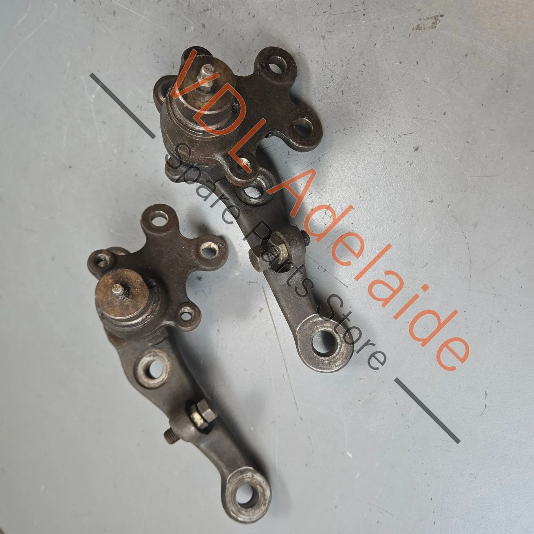 Datsun 1600 510 pair of front steering knuckles - Image 3