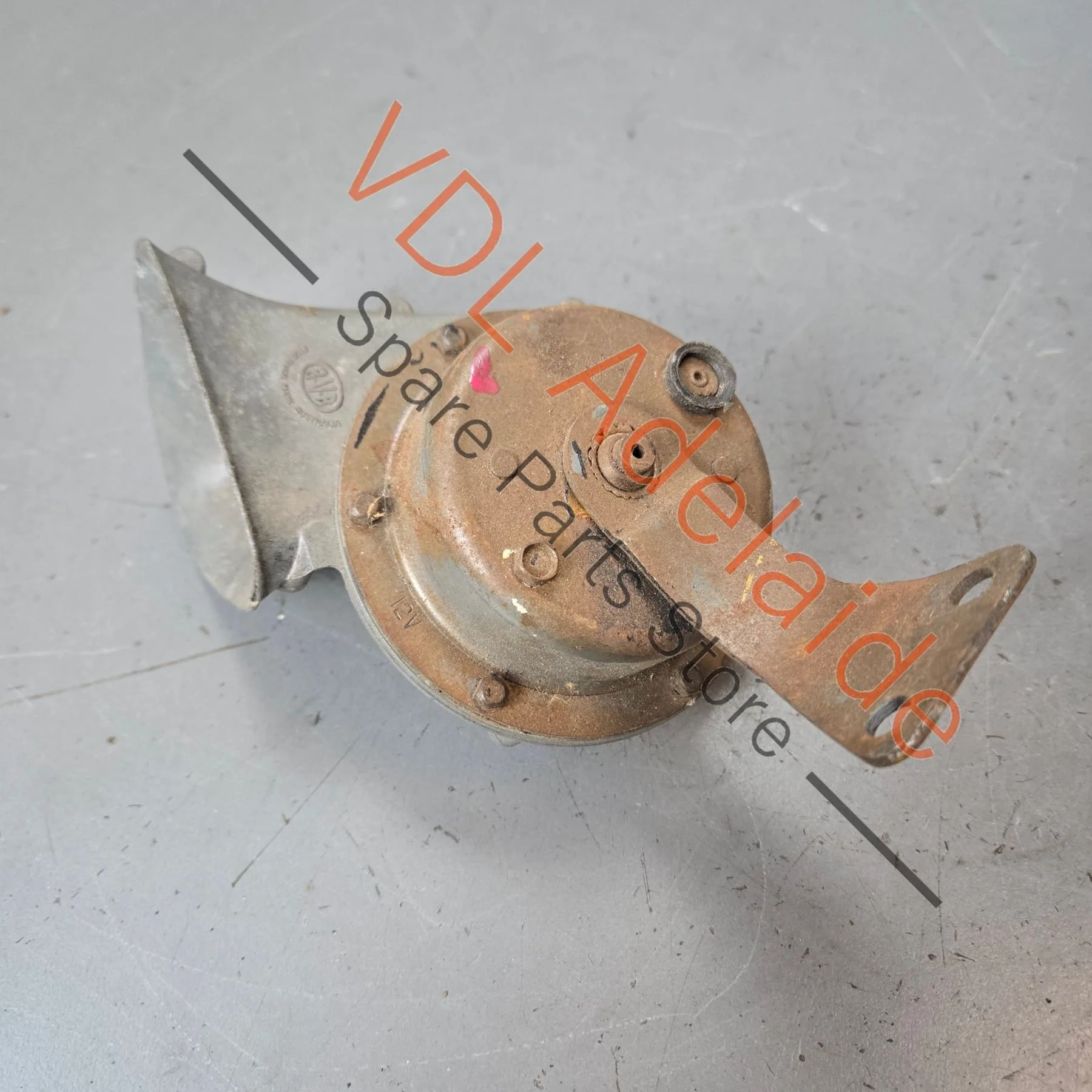 Datsun 1600 510 1x Original Horn 1968-1972 - Image 4