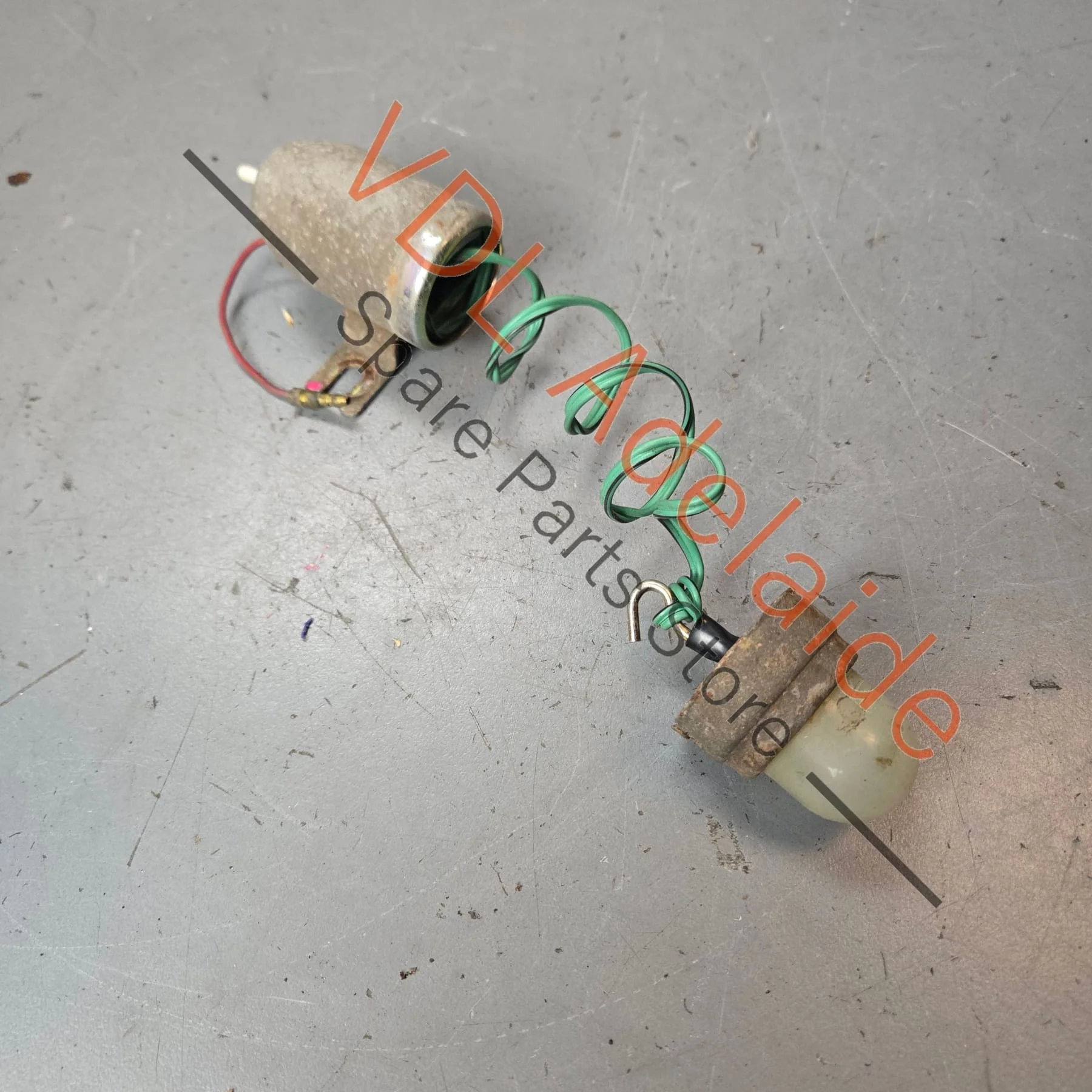 Datsun 1600 510 Original Under Hood Bonnet Light for Emergency Breakdowns - Image 2