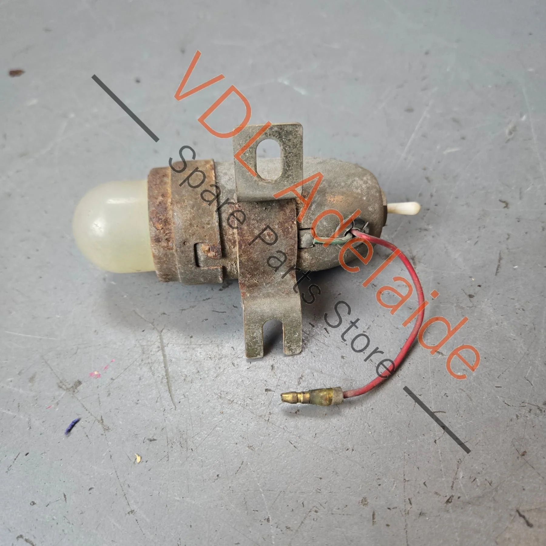 Datsun 1600 510 Original Under Hood Bonnet Light for Emergency Breakdowns - Image 4